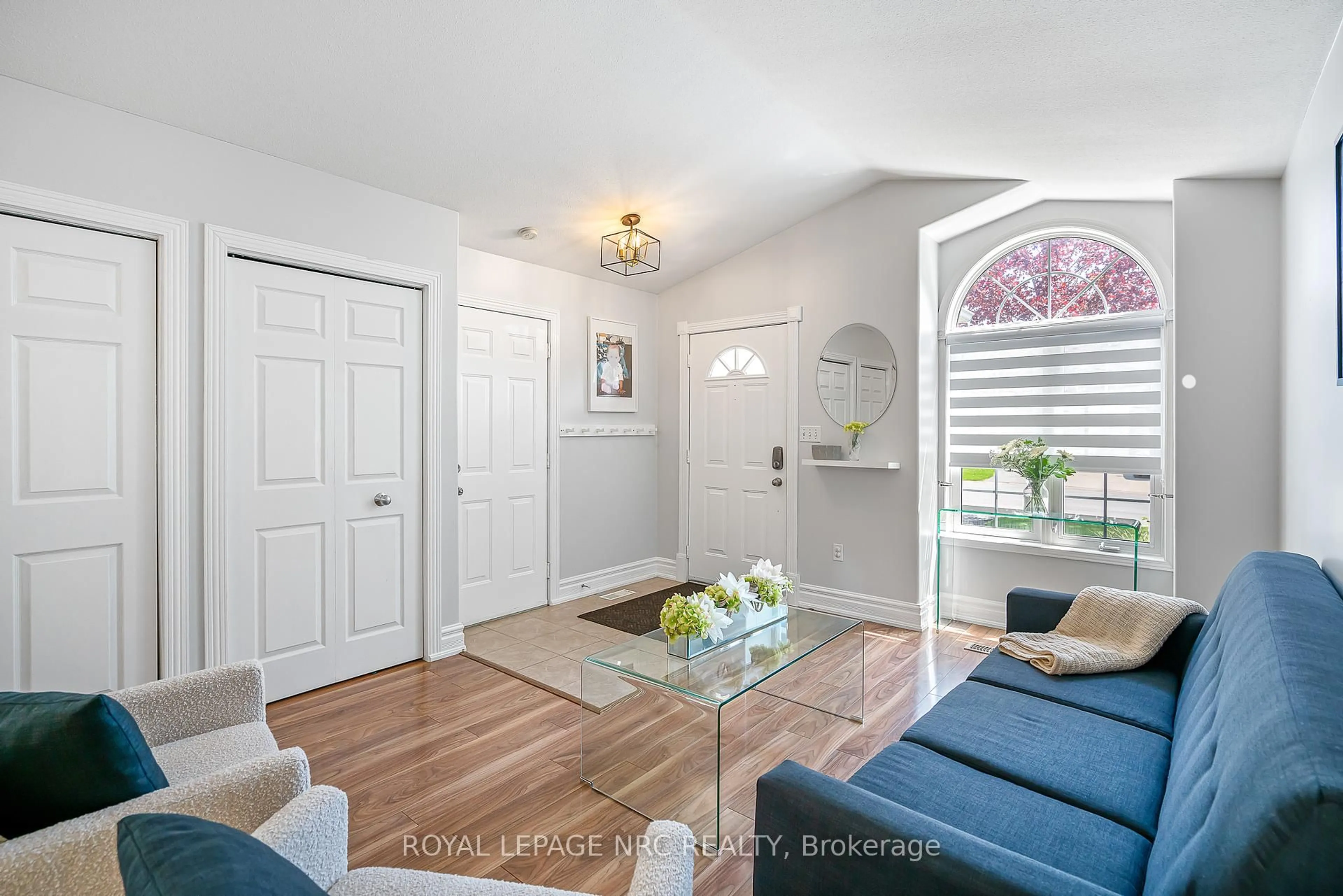 Indoor entryway for 7707 Cortina Cres, Niagara Falls Ontario L2H 3B4
