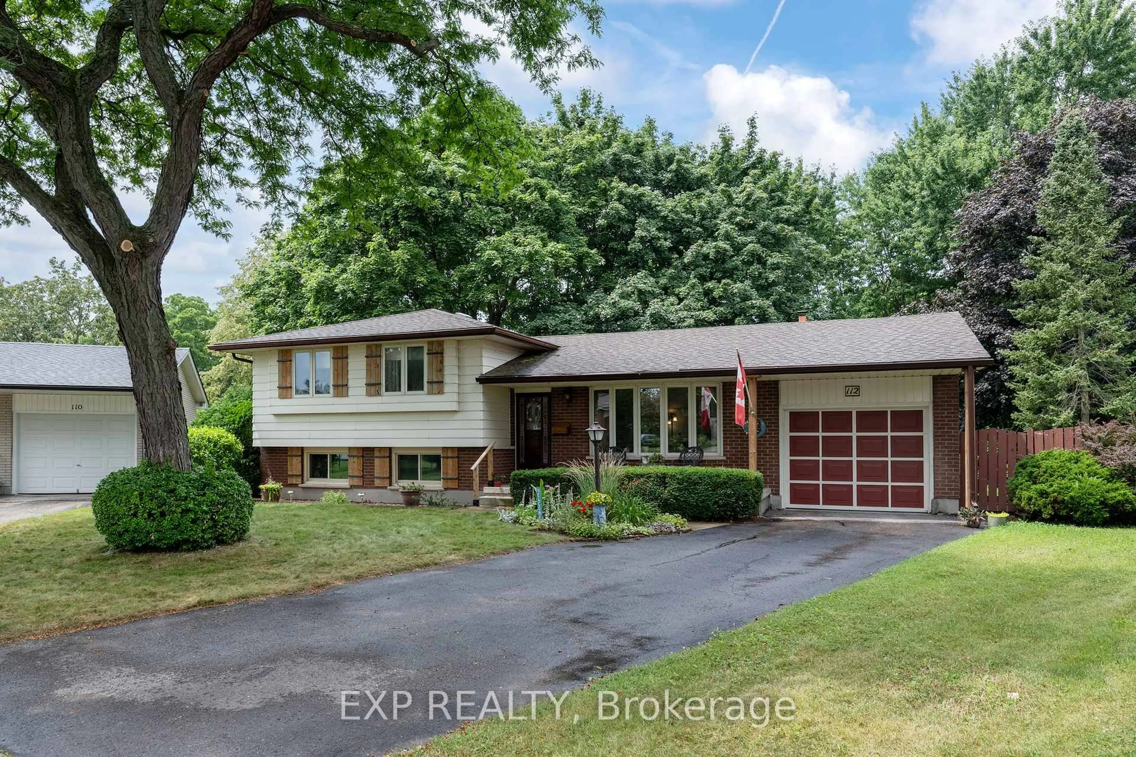 Home with vinyl exterior material, street for 112 Jermyn Pl, London South Ontario N6C 4X1