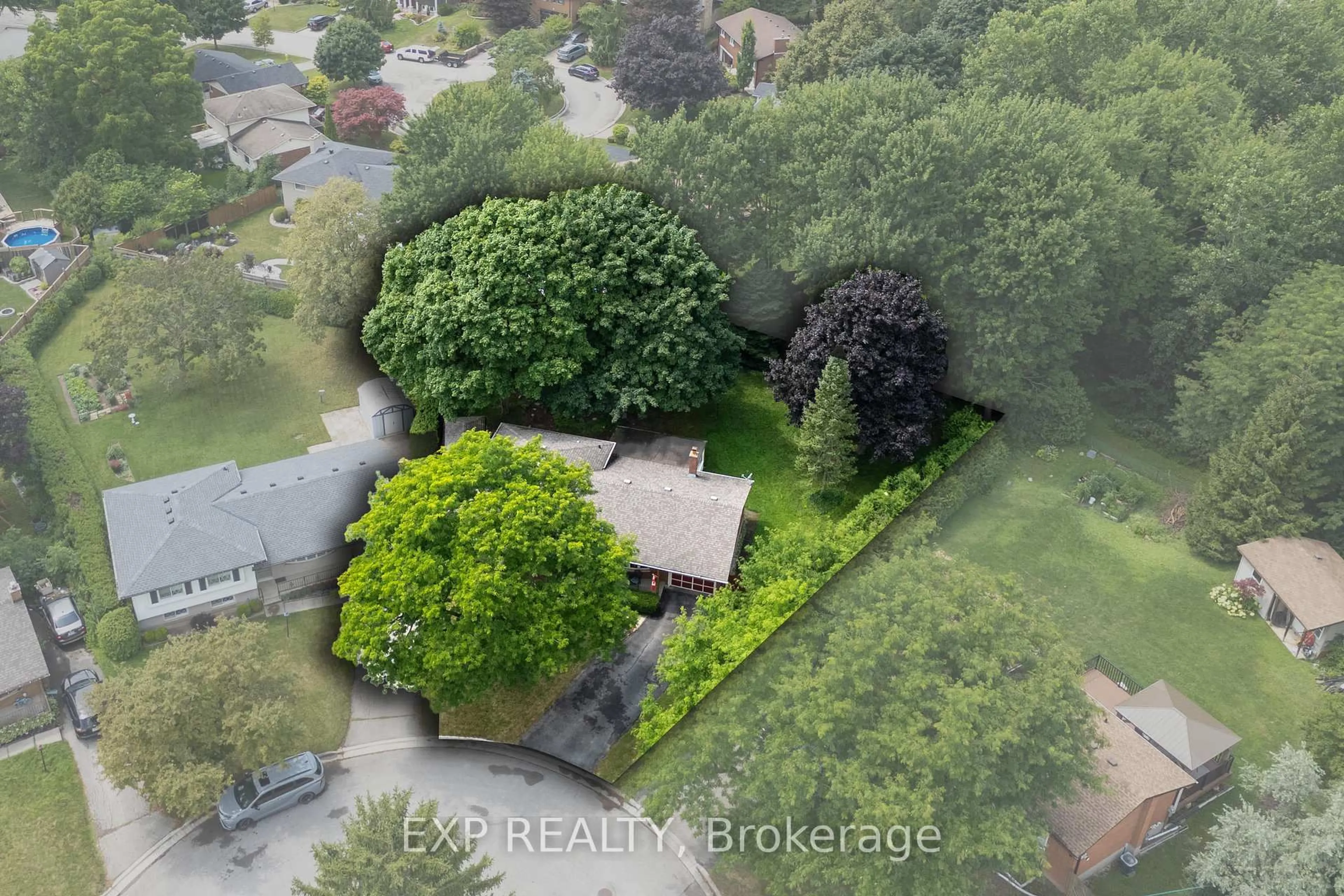 A pic from outside/outdoor area/front of a property/back of a property/a pic from drone, unknown for 112 Jermyn Pl, London South Ontario N6C 4X1