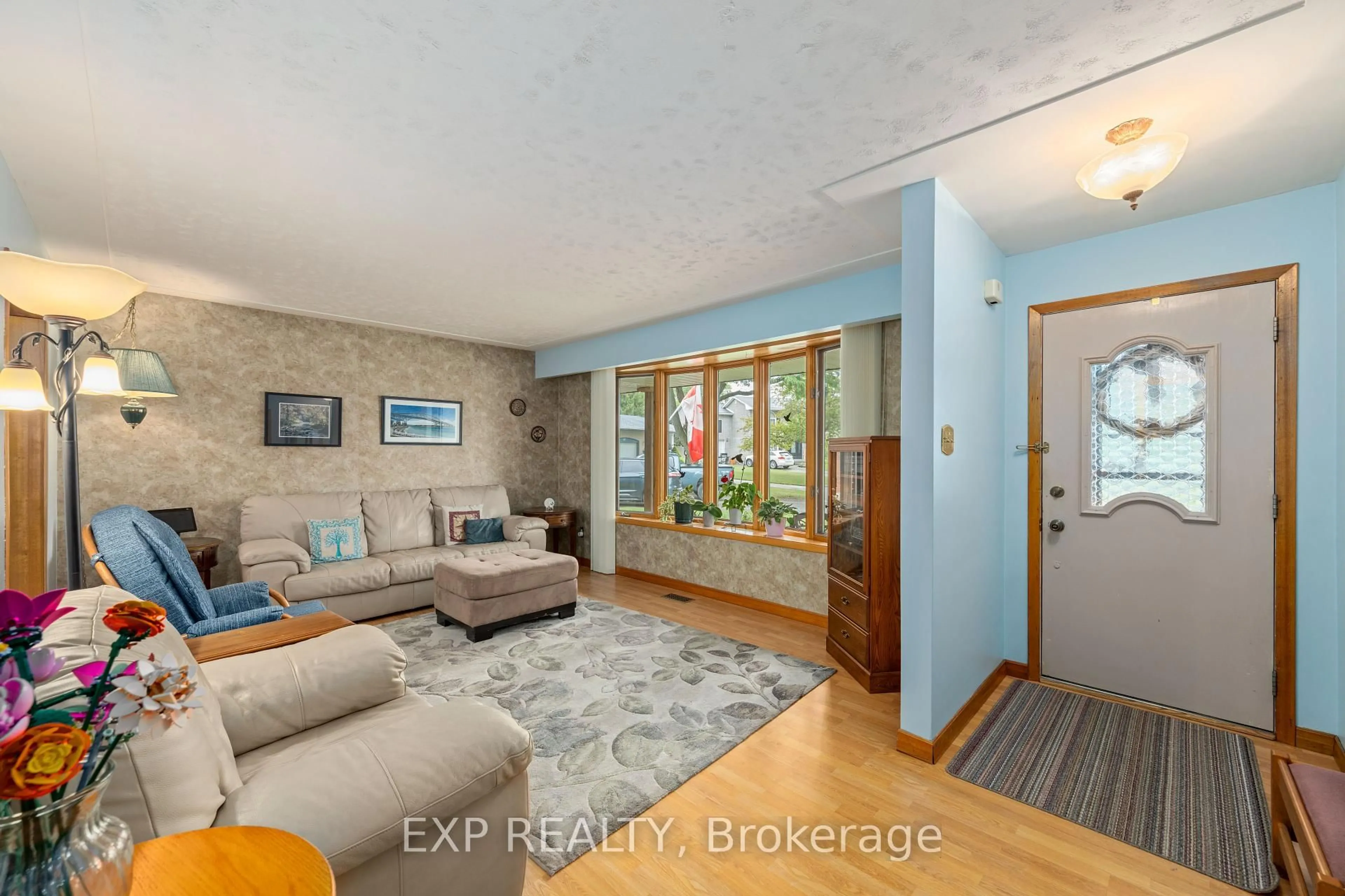 Living room with furniture, unknown for 112 Jermyn Pl, London South Ontario N6C 4X1