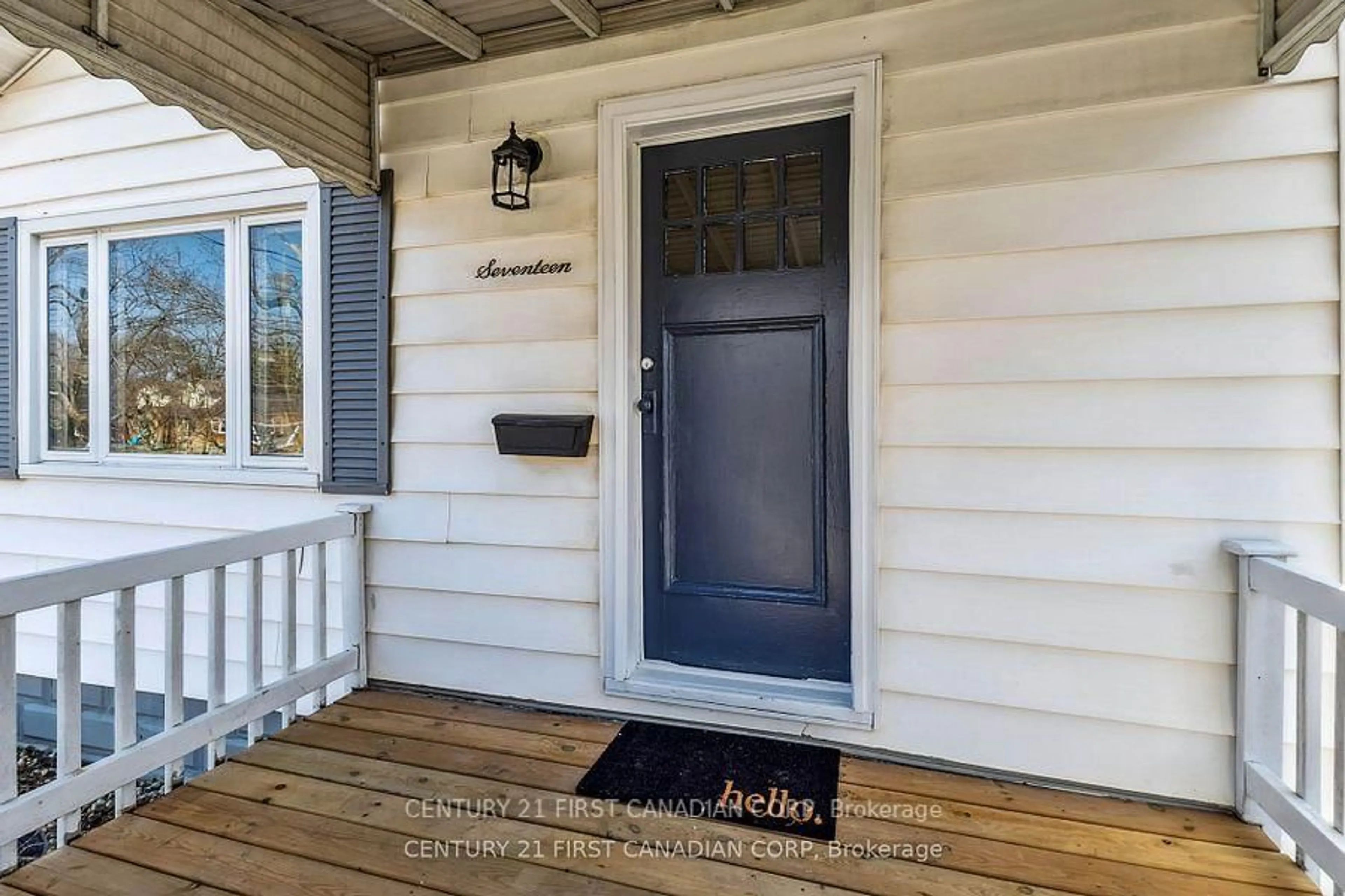 Indoor entryway for 17 HIGHWAY Ave, London South Ontario N6C 2K4