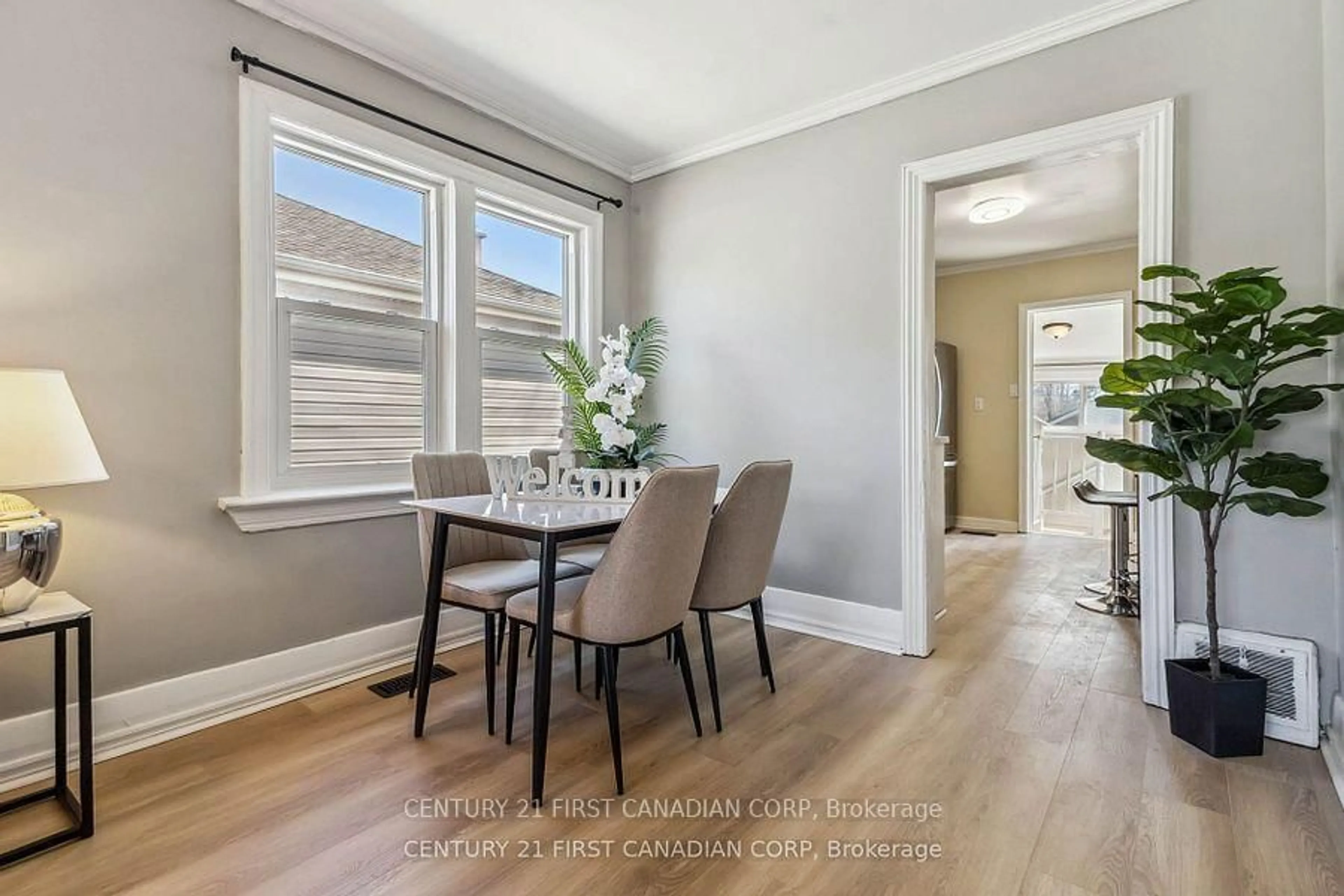 Dining room, wood/laminate floor for 17 HIGHWAY Ave, London South Ontario N6C 2K4