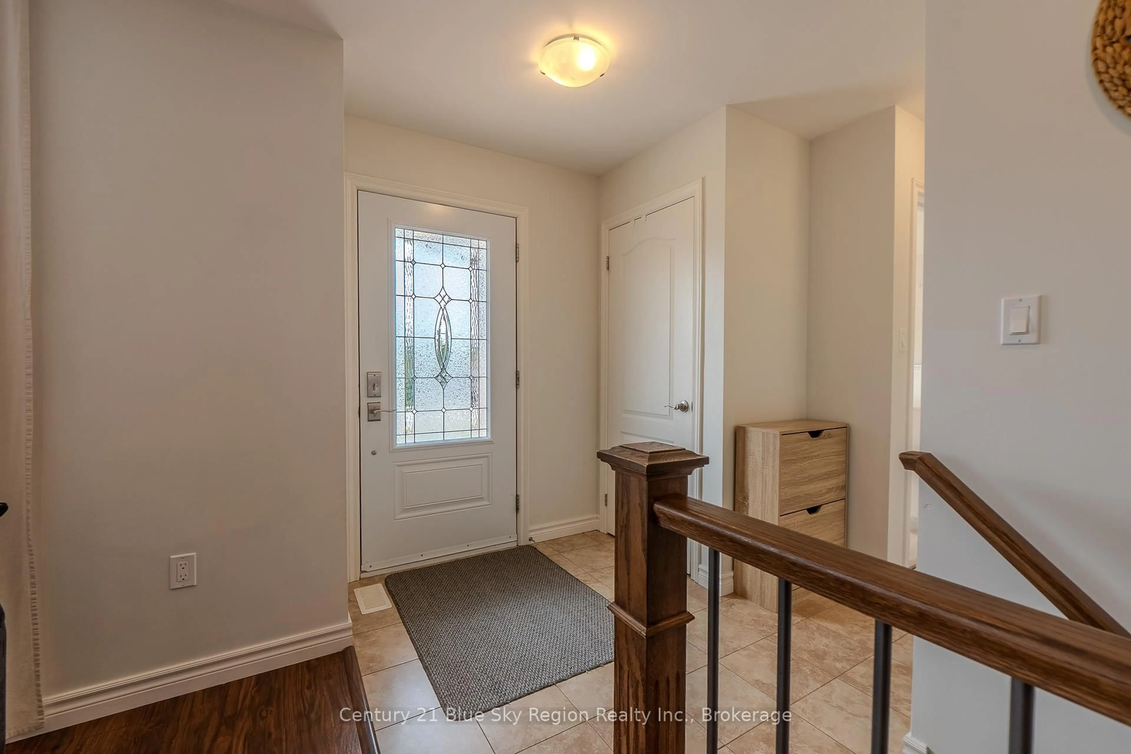 Indoor entryway for 170 CARMICHAEL Dr, North Bay Ontario P1B 8G2