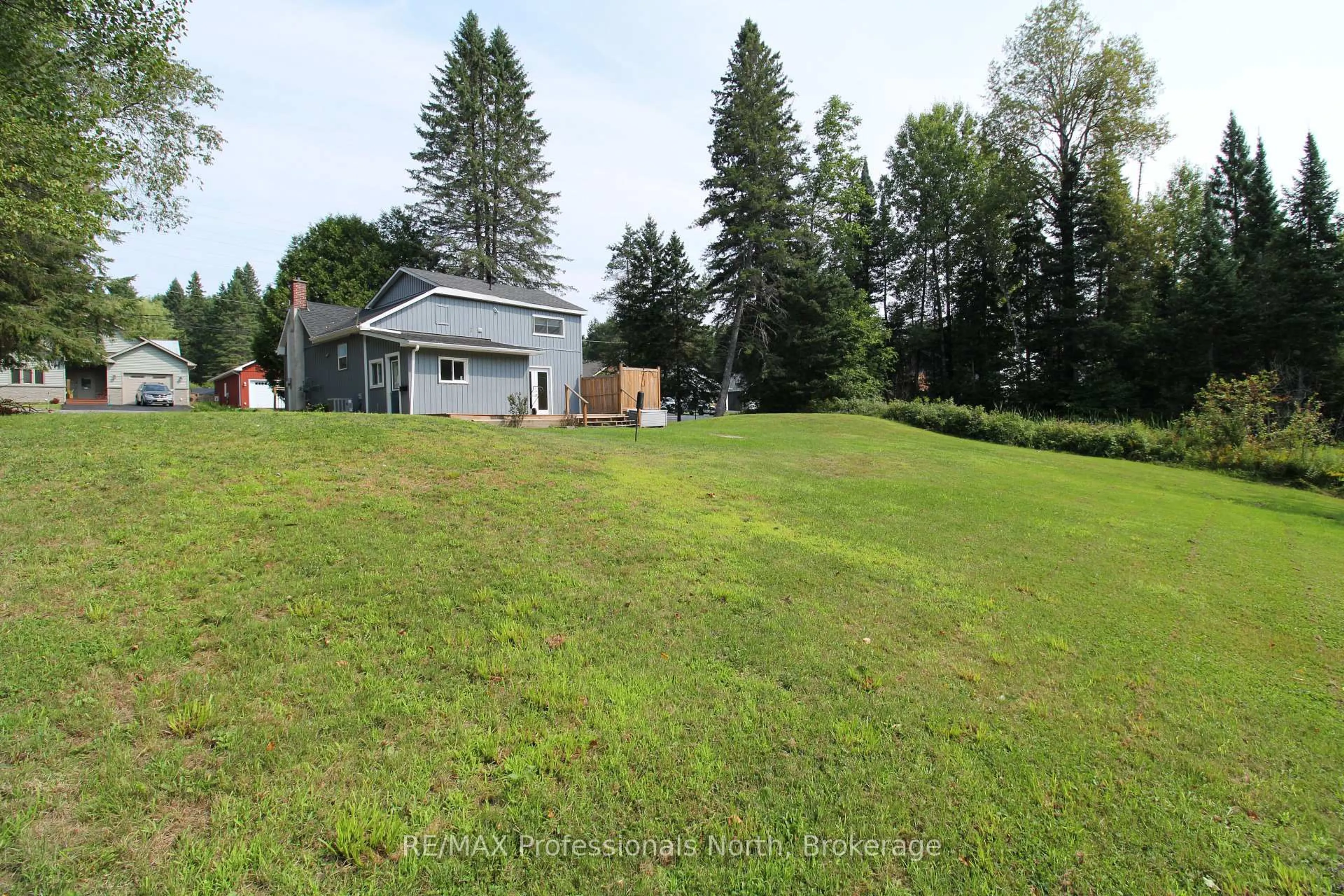 A pic from outside/outdoor area/front of a property/back of a property/a pic from drone, unknown for 97 CHAFFEY TOWNSHIP Rd, Huntsville Ontario P1H 1C8