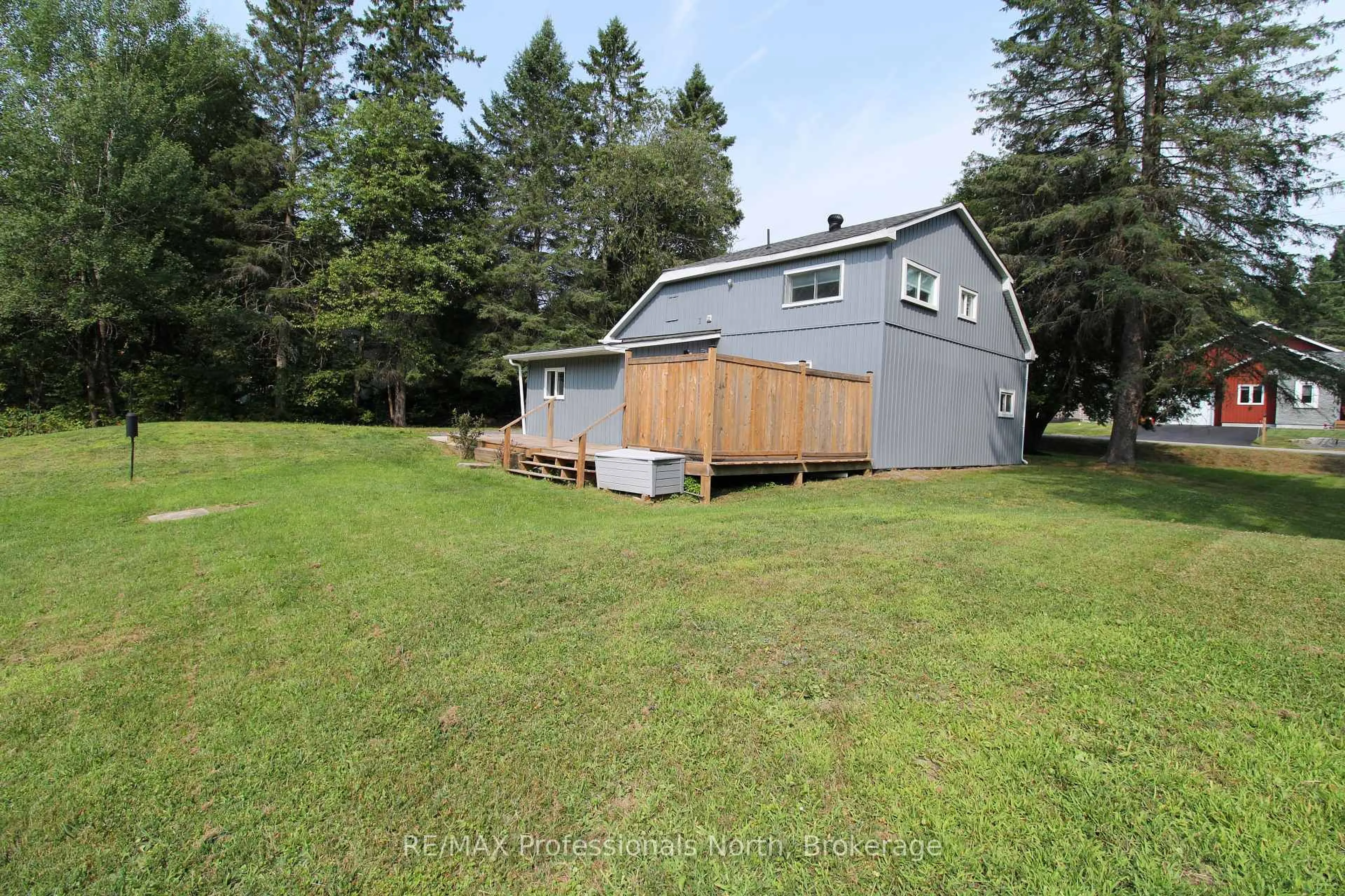 A pic from outside/outdoor area/front of a property/back of a property/a pic from drone, unknown for 97 CHAFFEY TOWNSHIP Rd, Huntsville Ontario P1H 1C8