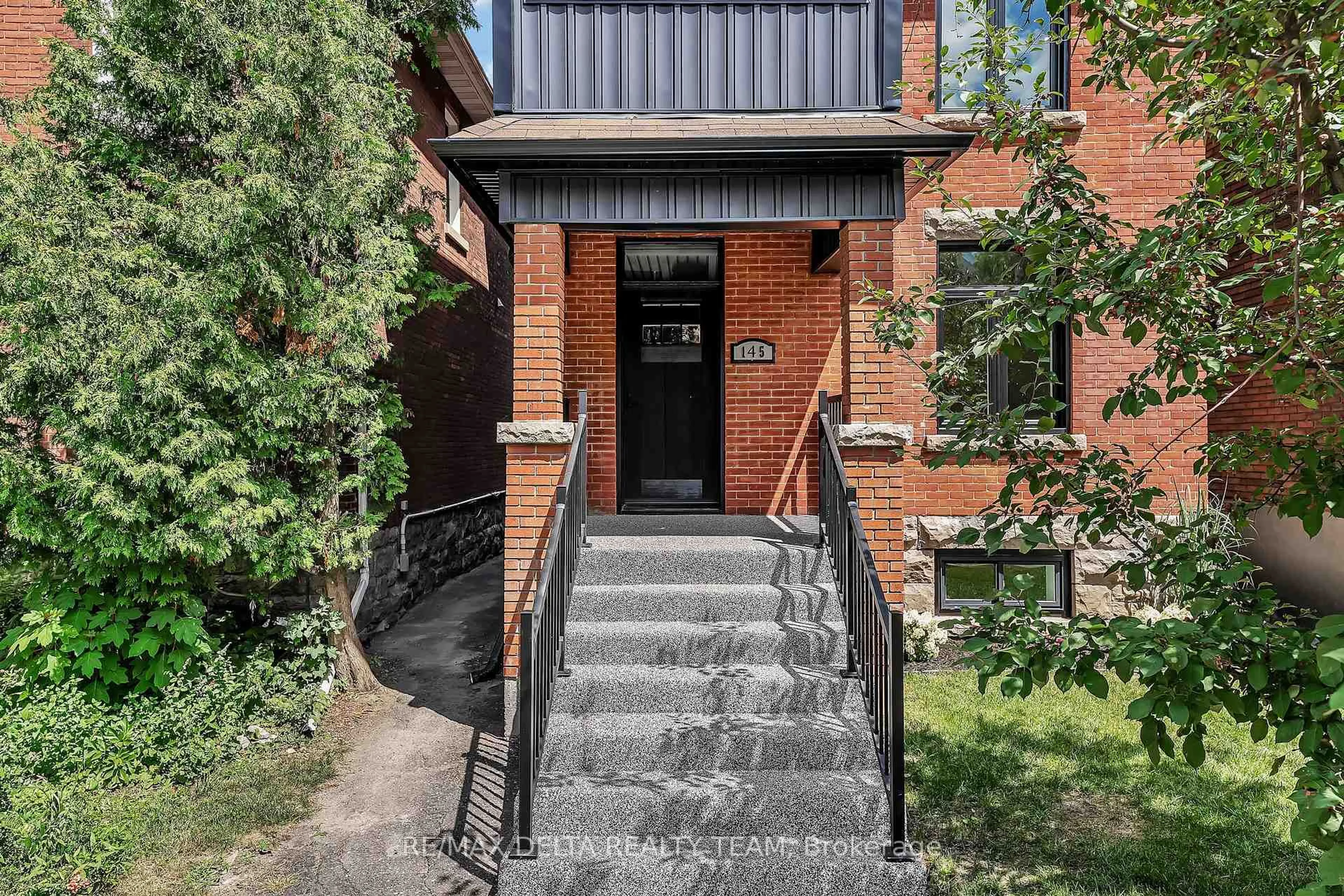 Home with brick exterior material, street for 145 Spadina Ave, Ottawa Ontario K1Y 2C2