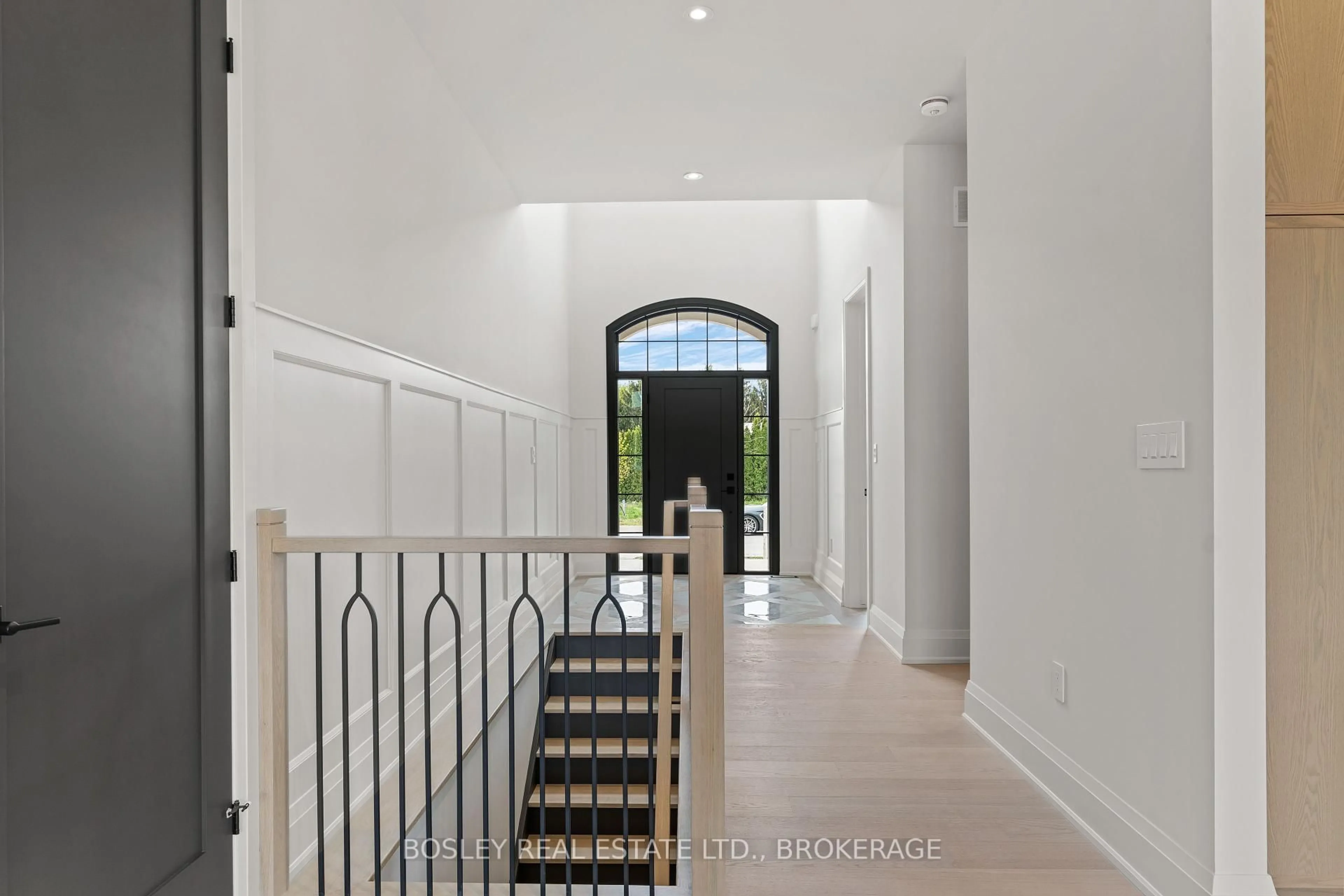 Indoor foyer for 9 OAKLEY Dr, Niagara-on-the-Lake Ontario L0S 1J0