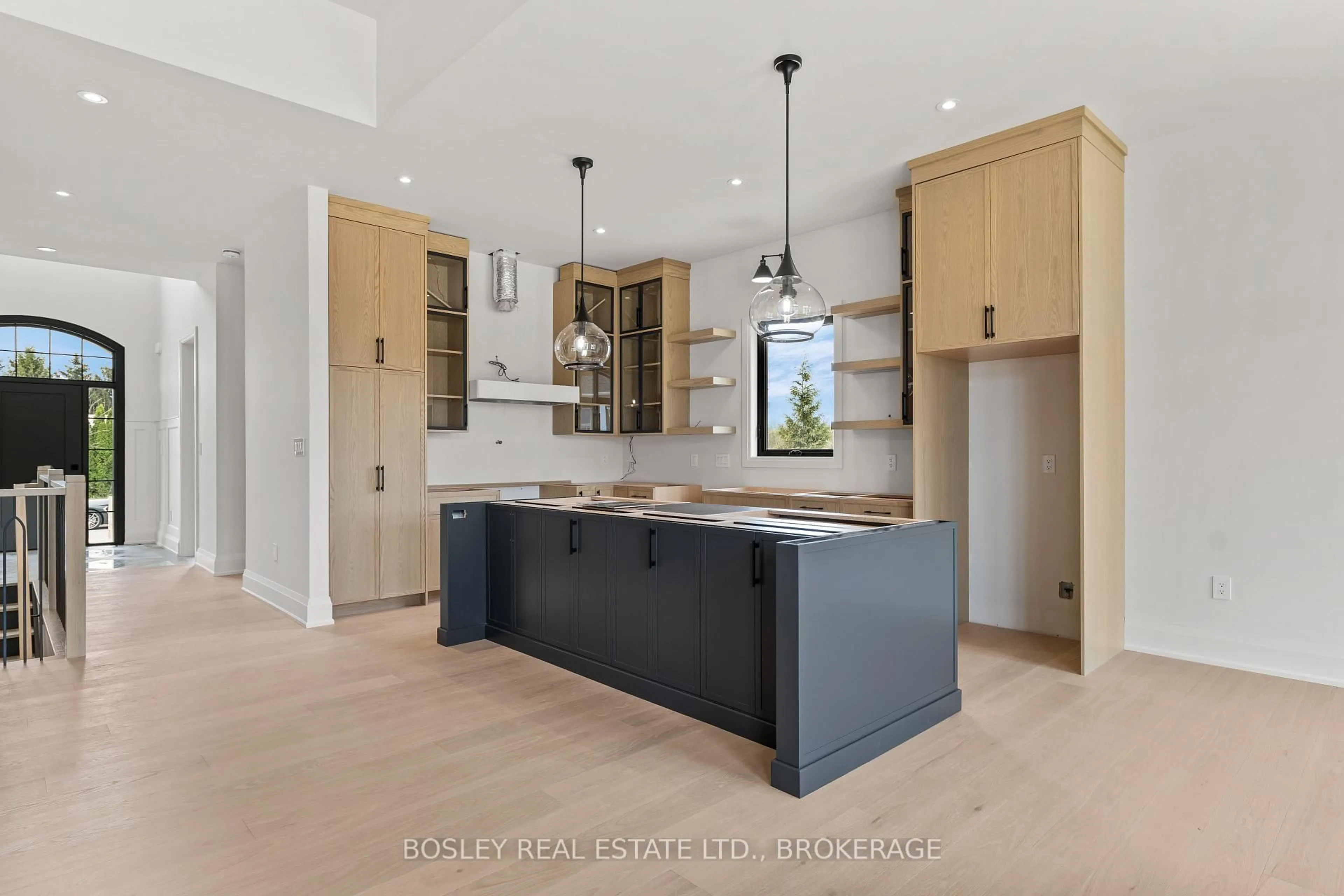 Open concept kitchen, ceramic/tile floor for 9 OAKLEY Dr, Niagara-on-the-Lake Ontario L0S 1J0