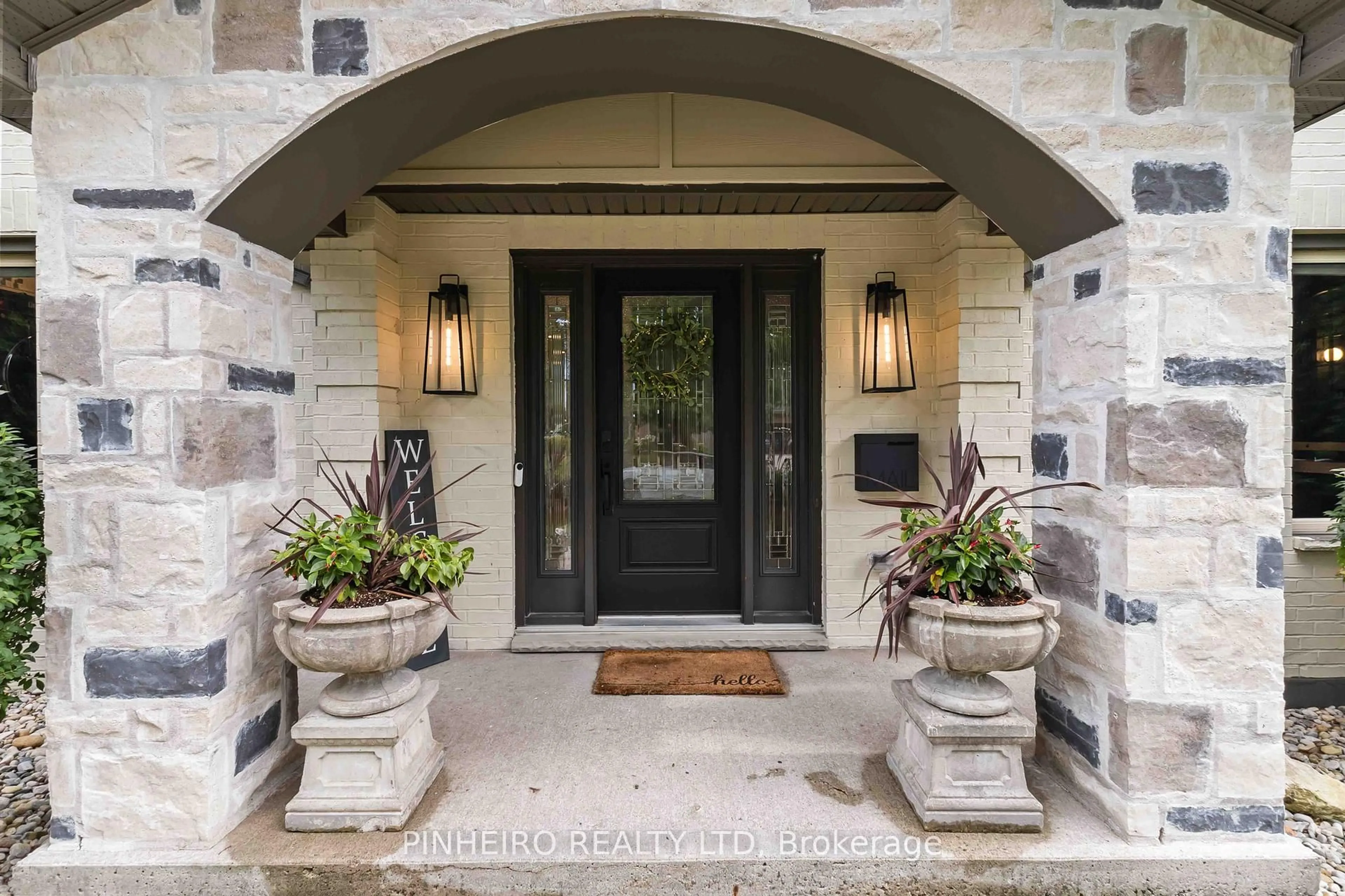 Indoor entryway for 7049 Diane Cres, London South Ontario N6P 1G2