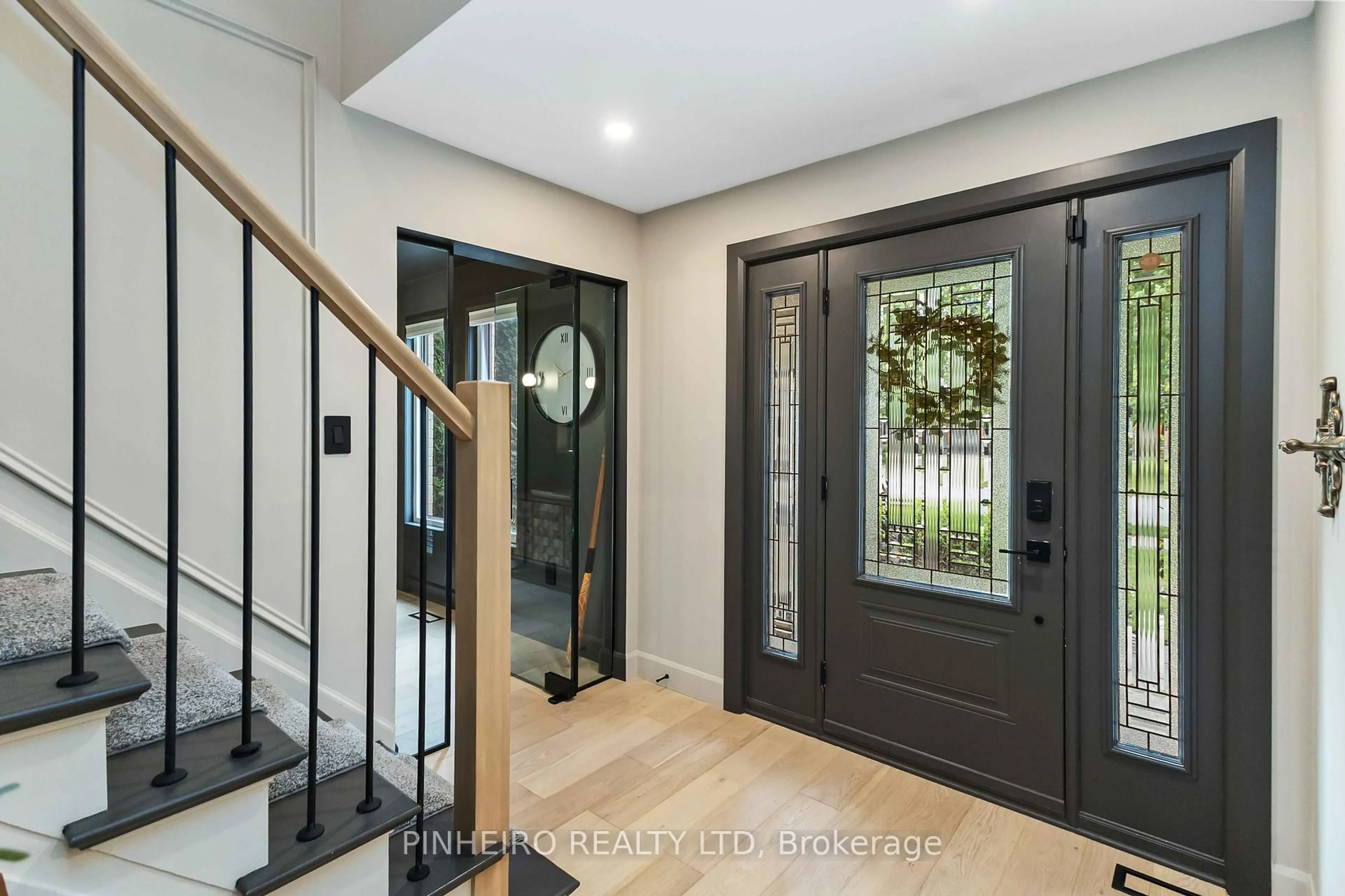 Indoor entryway for 7049 Diane Cres, London South Ontario N6P 1G2