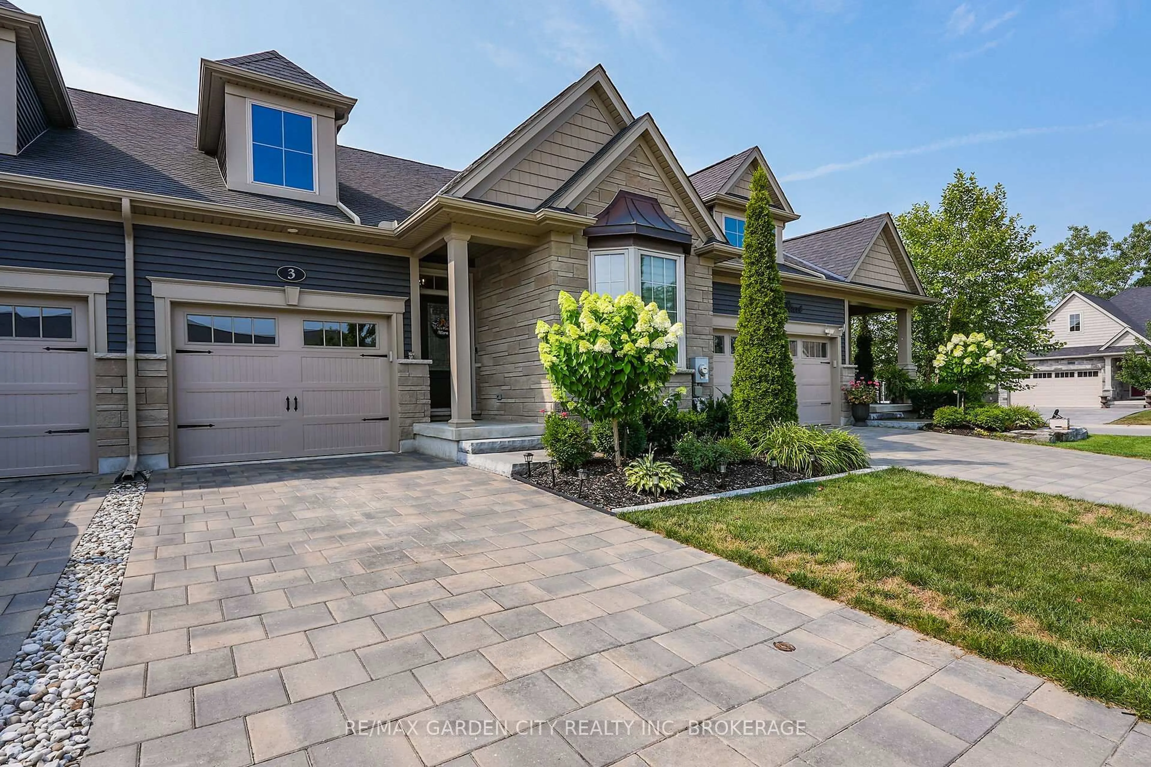 Home with brick exterior material, street for 3 Campbell St, Thorold Ontario L2V 0J3