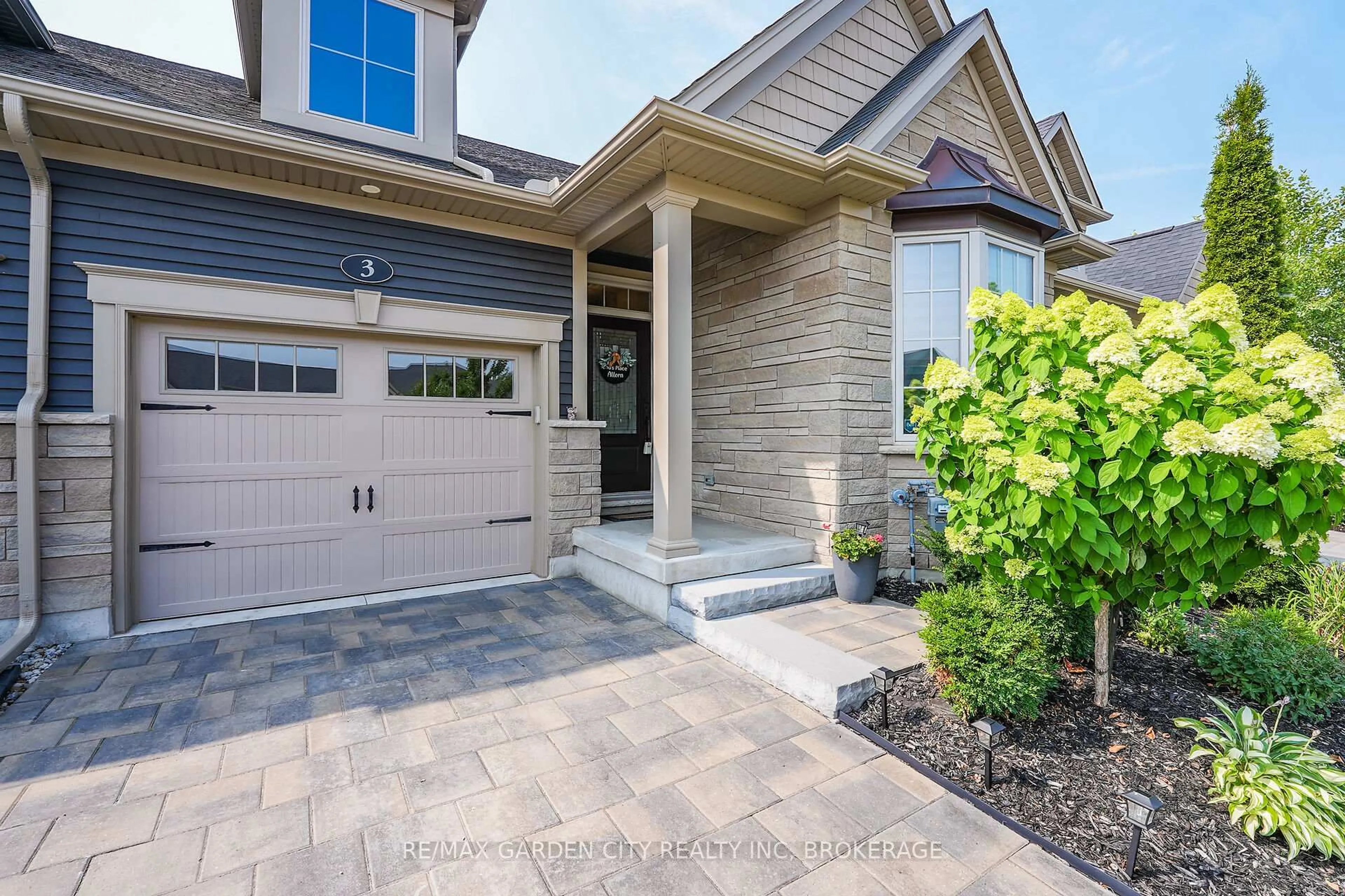 Home with brick exterior material, street for 3 Campbell St, Thorold Ontario L2V 0J3