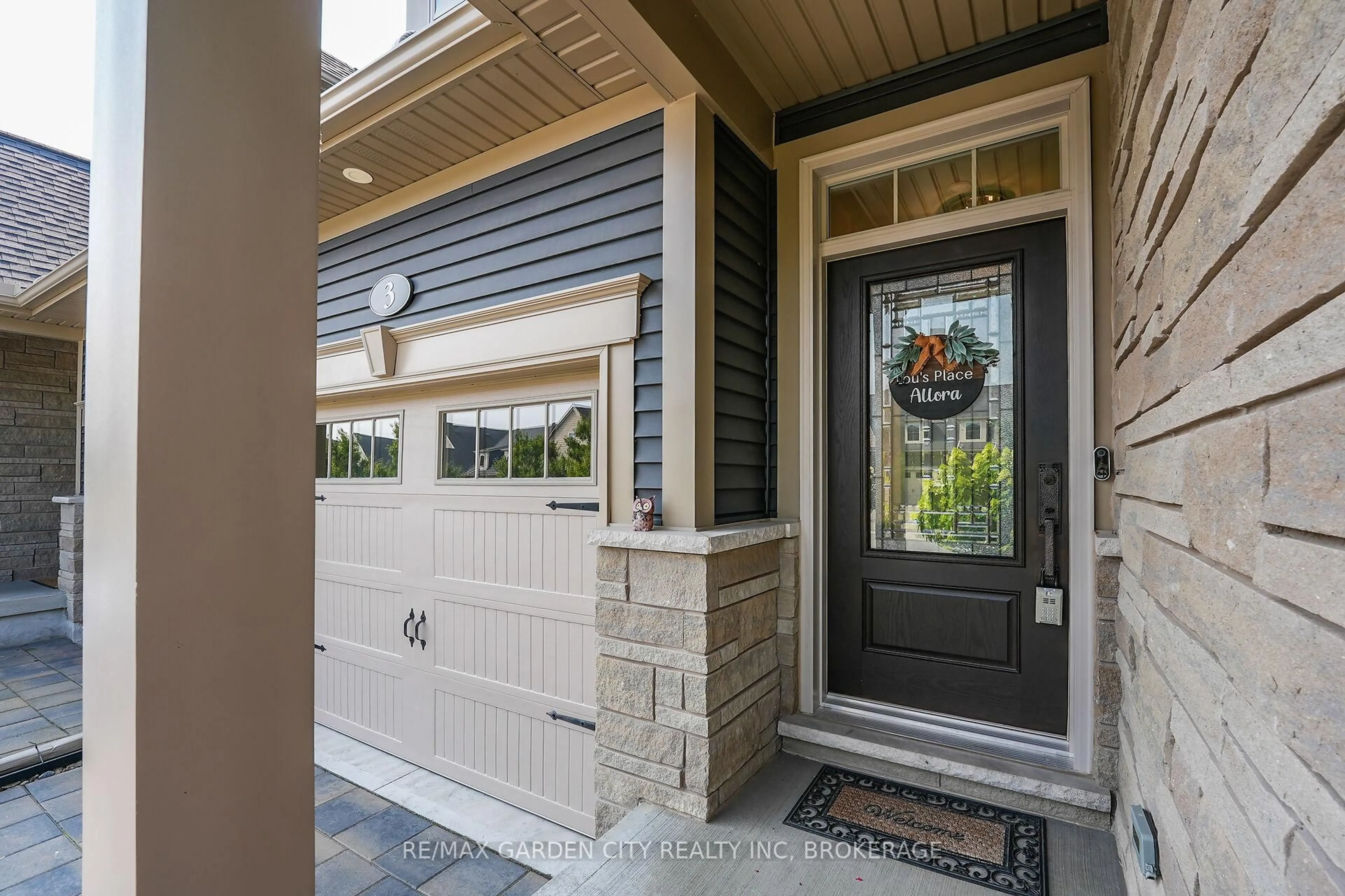 Indoor entryway for 3 Campbell St, Thorold Ontario L2V 0J3