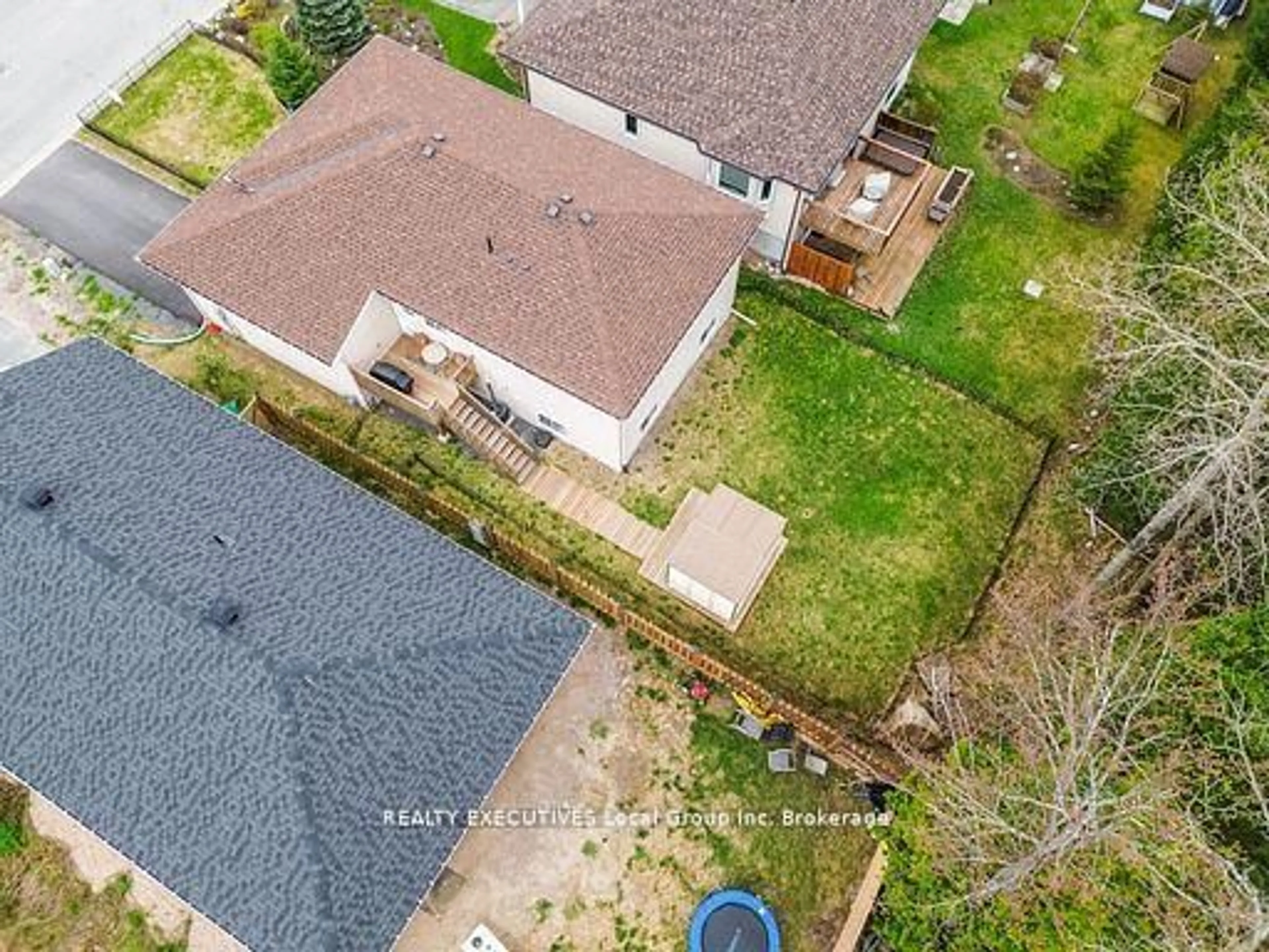 A pic from outside/outdoor area/front of a property/back of a property/a pic from drone, unknown for 325 THELMA Ave, North Bay Ontario P1A 4M9
