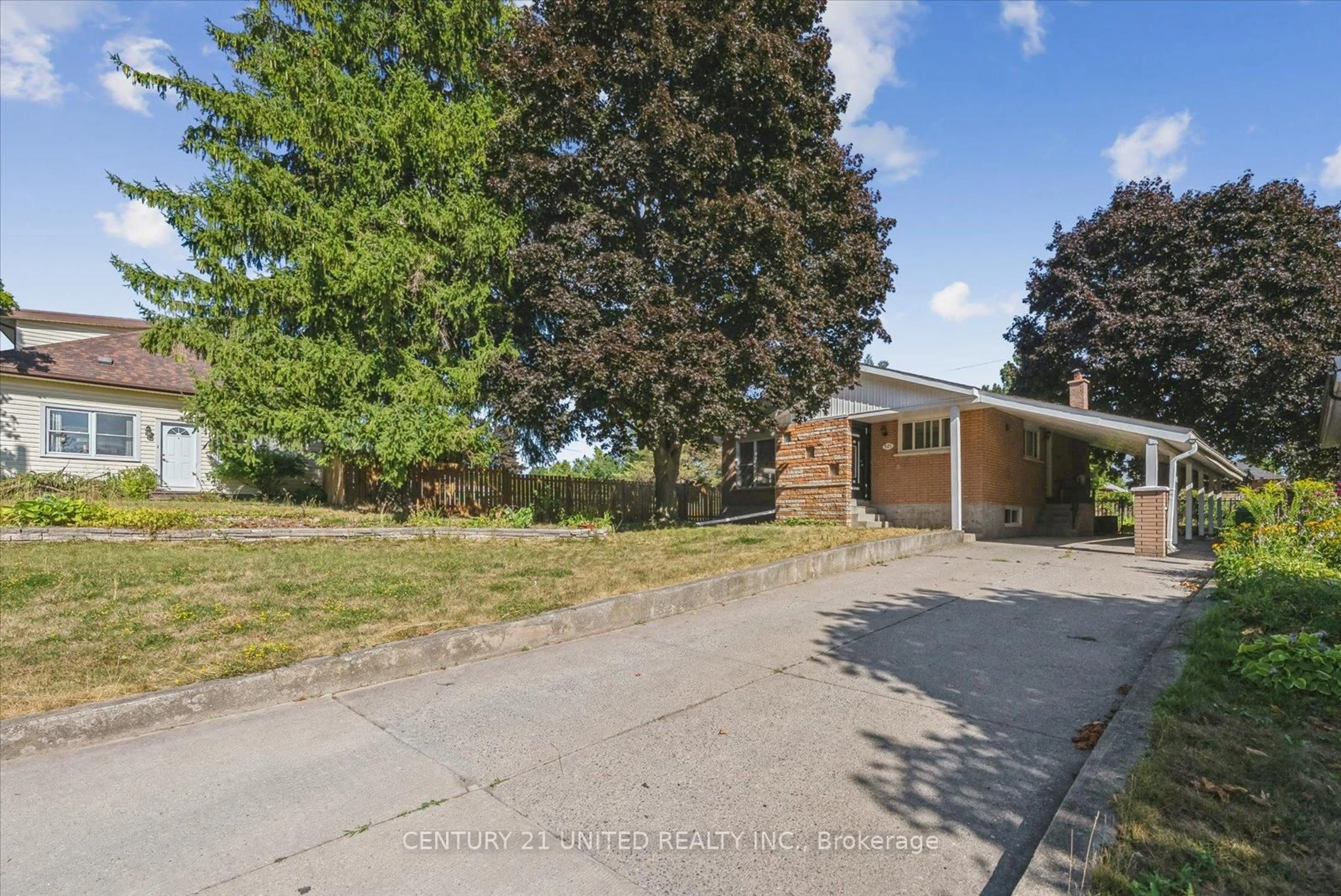 A pic from outside/outdoor area/front of a property/back of a property/a pic from drone, street for 521 Raymond St, Peterborough North Ontario K9H 5M7