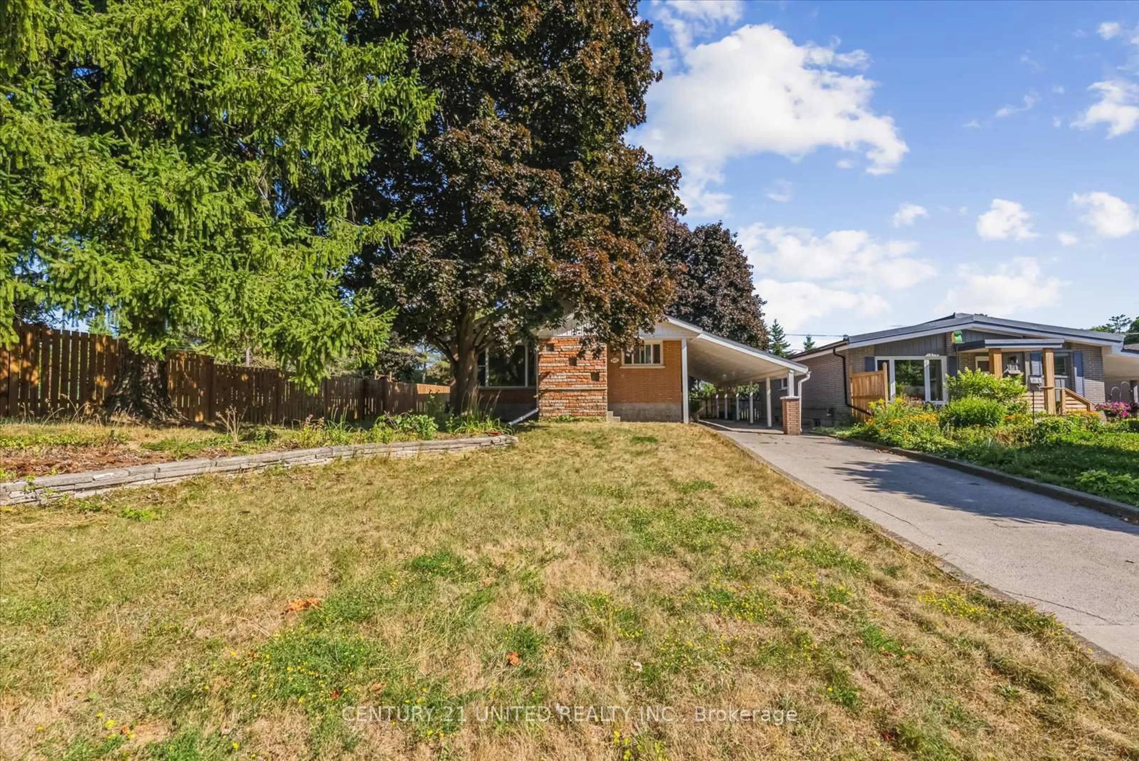 A pic from outside/outdoor area/front of a property/back of a property/a pic from drone, street for 521 Raymond St, Peterborough North Ontario K9H 5M7