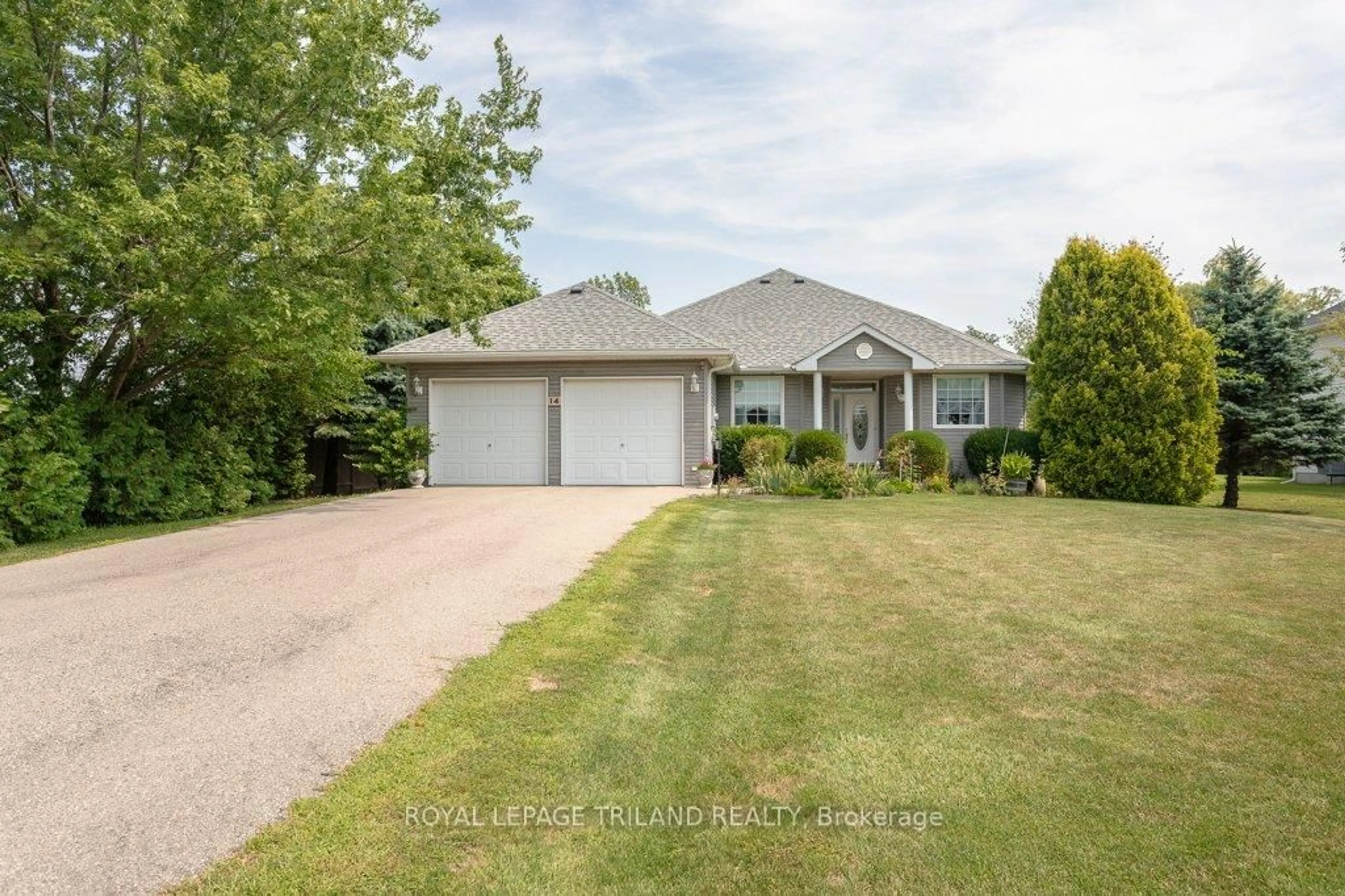 A pic from outside/outdoor area/front of a property/back of a property/a pic from drone, street for 14 Poplar St, Dutton/Dunwich Ontario N0L 2M0