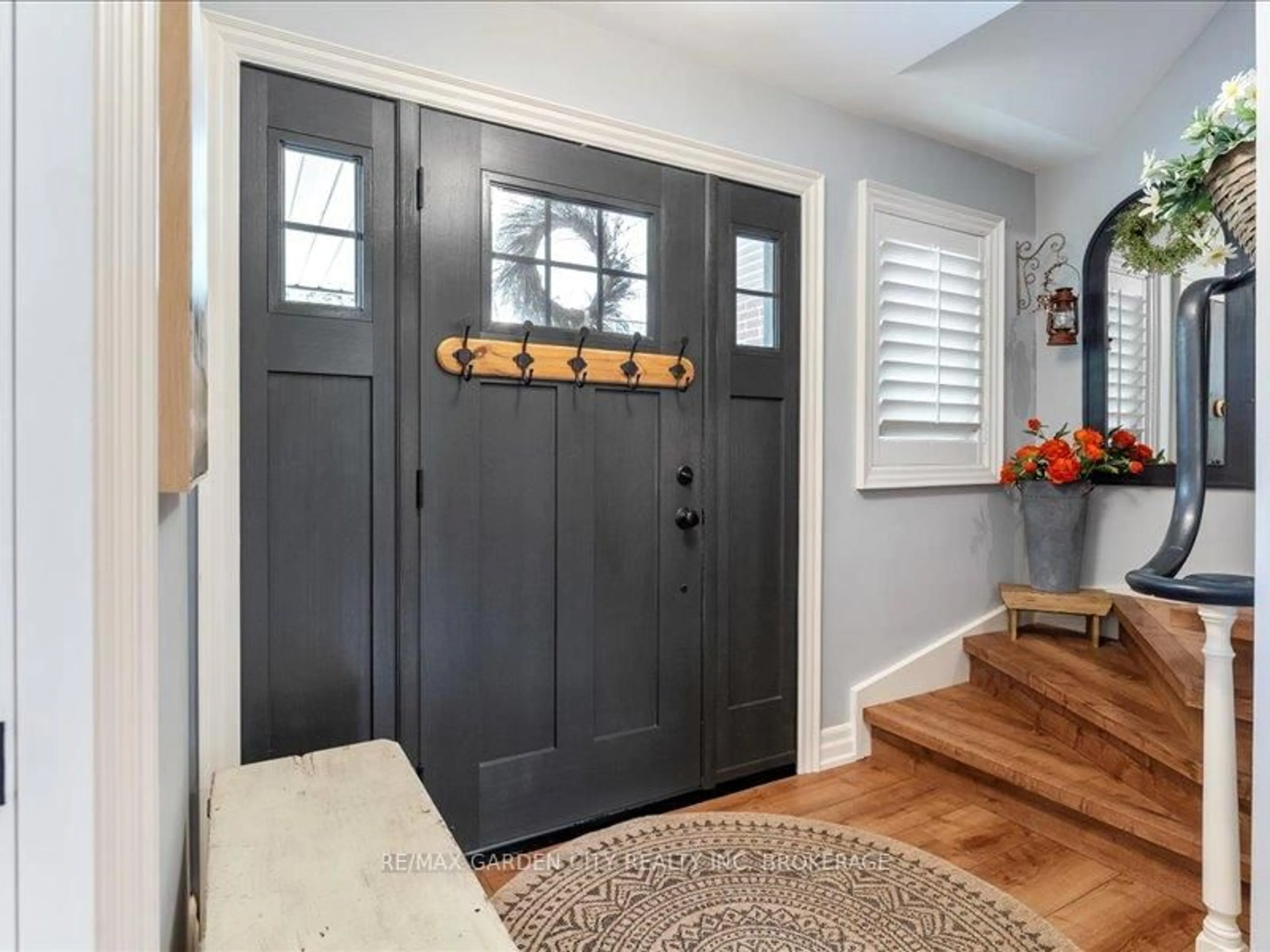 Indoor entryway for 226 Riverview Blvd, St. Catharines Ontario L2T 3M8
