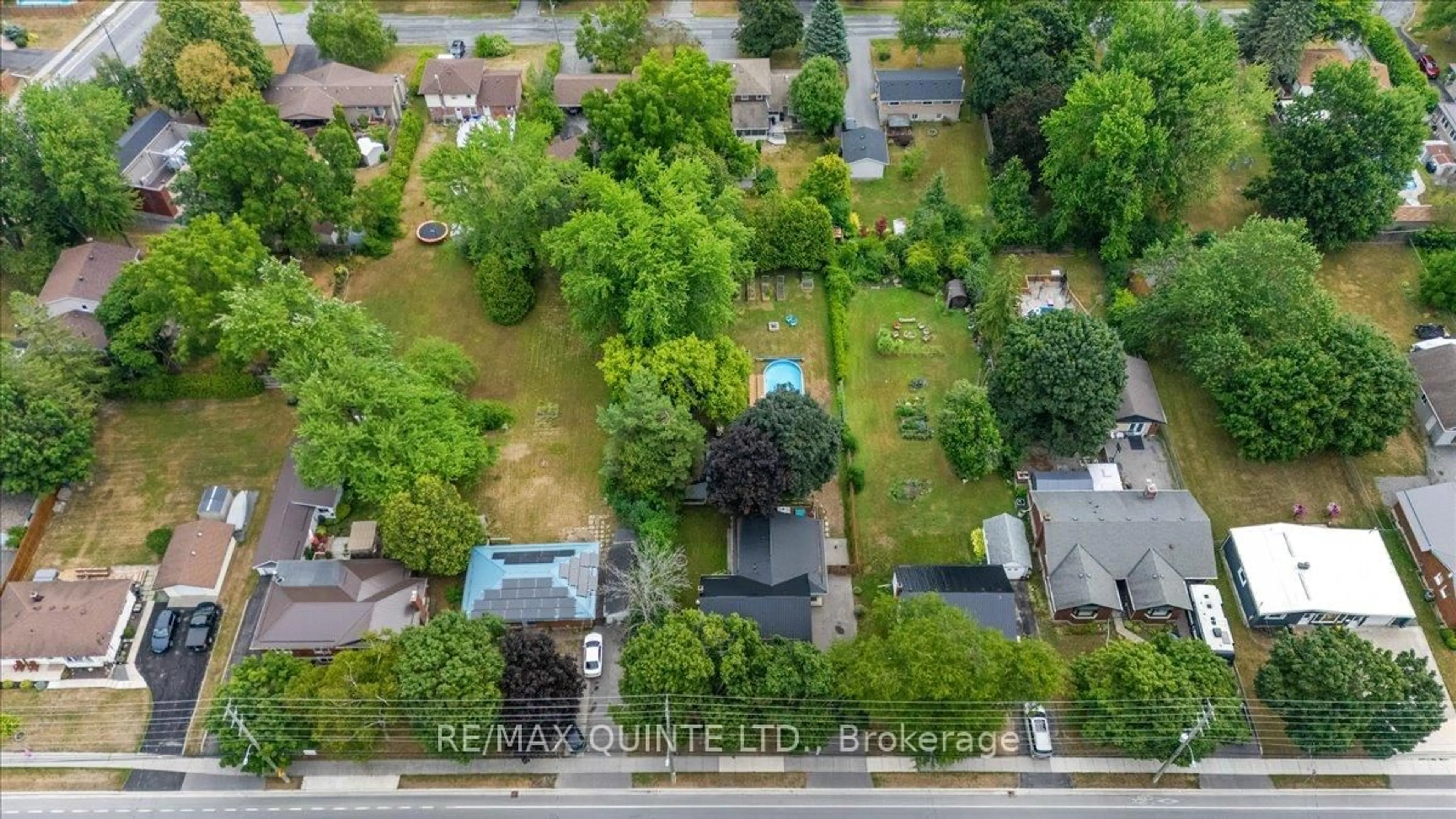 A pic from outside/outdoor area/front of a property/back of a property/a pic from drone, street for 169 Avondale Rd, Belleville Ontario K8P 4G4