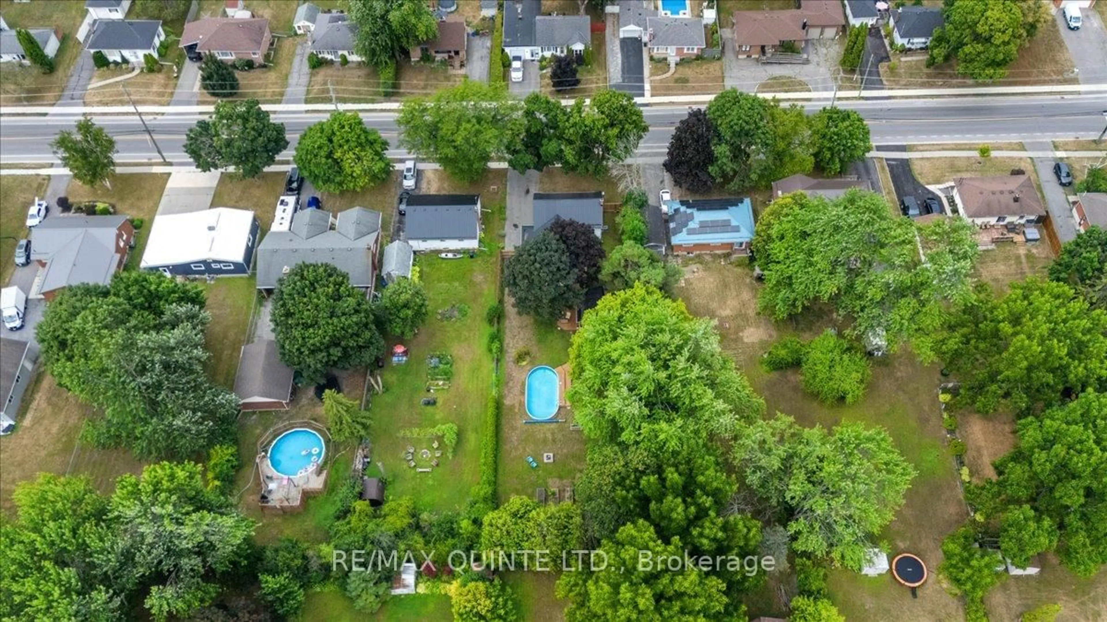 A pic from outside/outdoor area/front of a property/back of a property/a pic from drone, street for 169 Avondale Rd, Belleville Ontario K8P 4G4