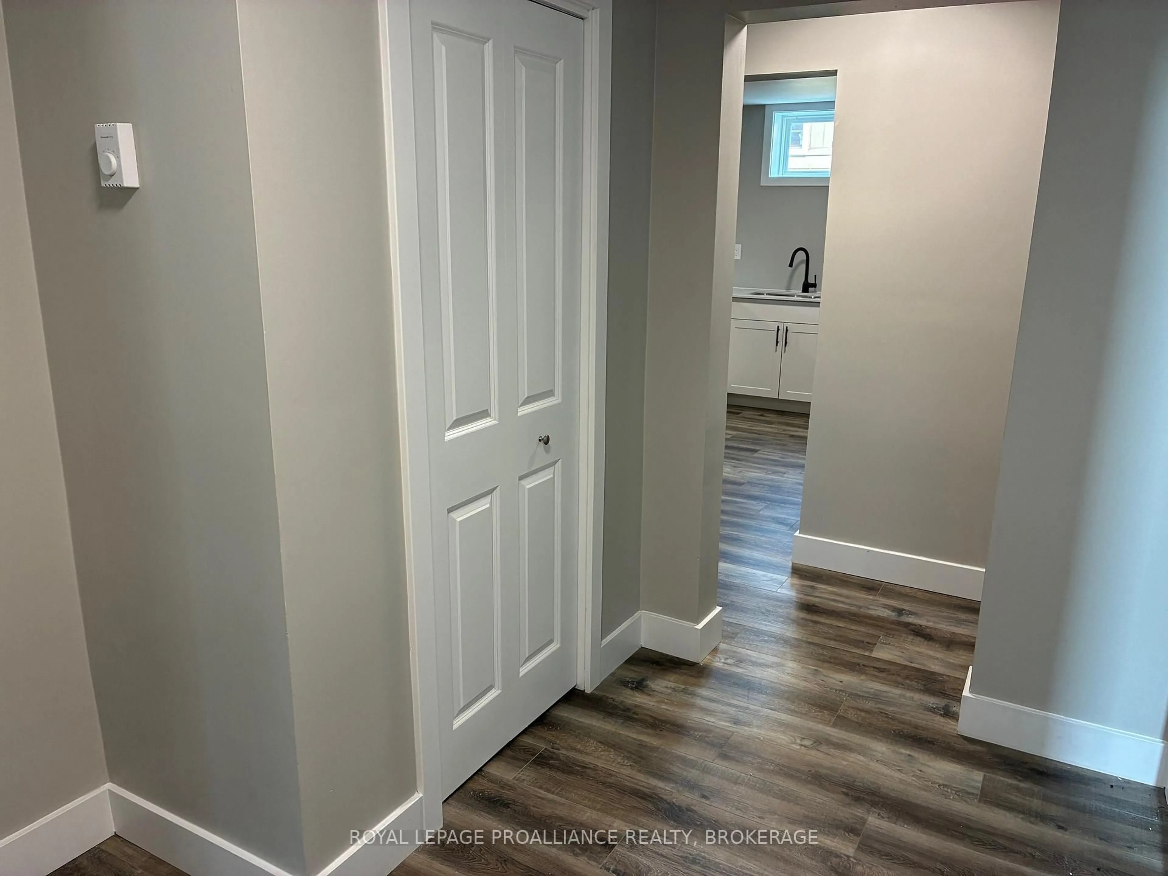 Indoor entryway for 565 Emma St, Gananoque Ontario K7G 2Y6