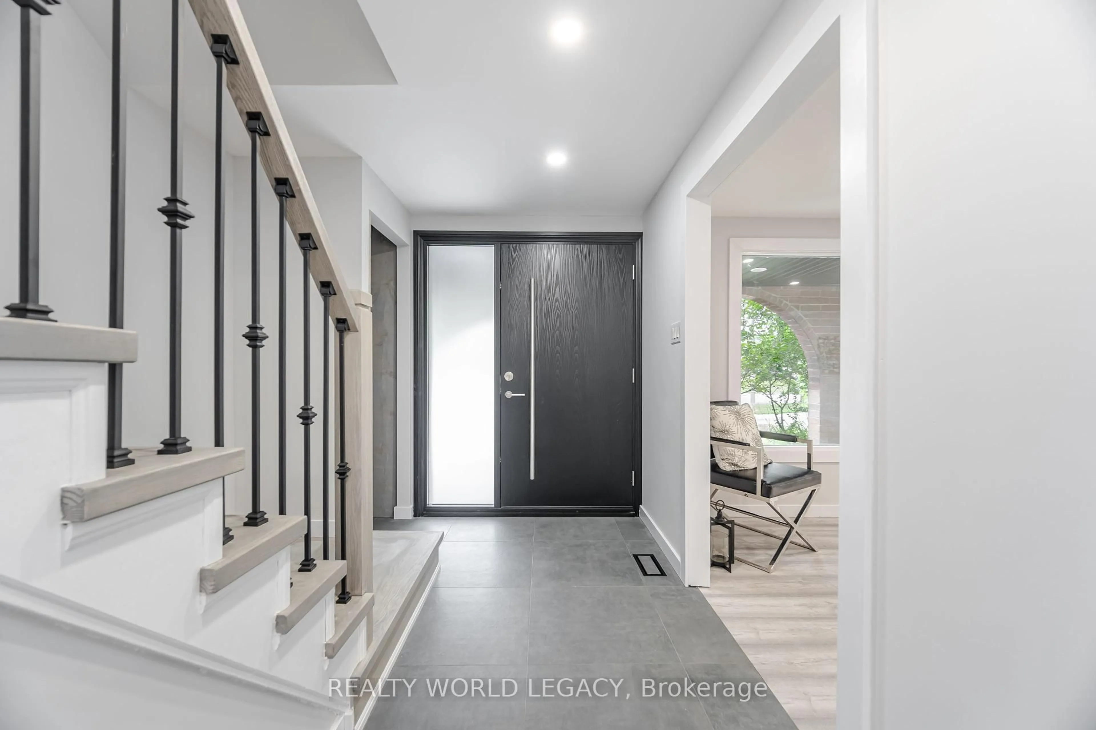 Indoor entryway for 20 Roseneath Cres, Kitchener Ontario N2E 1V9