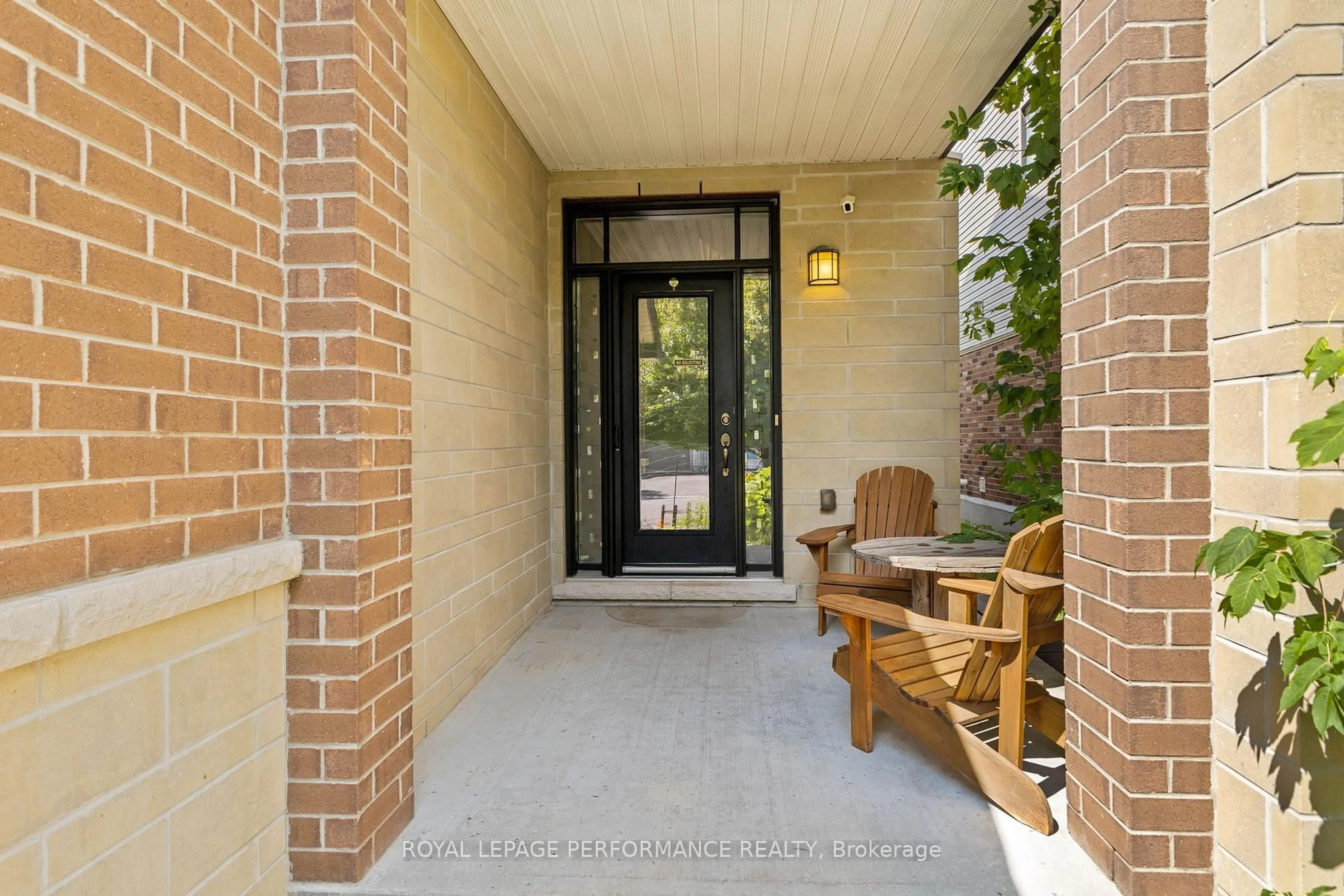 Indoor entryway for 160 Mattingly Way, Ottawa Ontario K4M 0C5