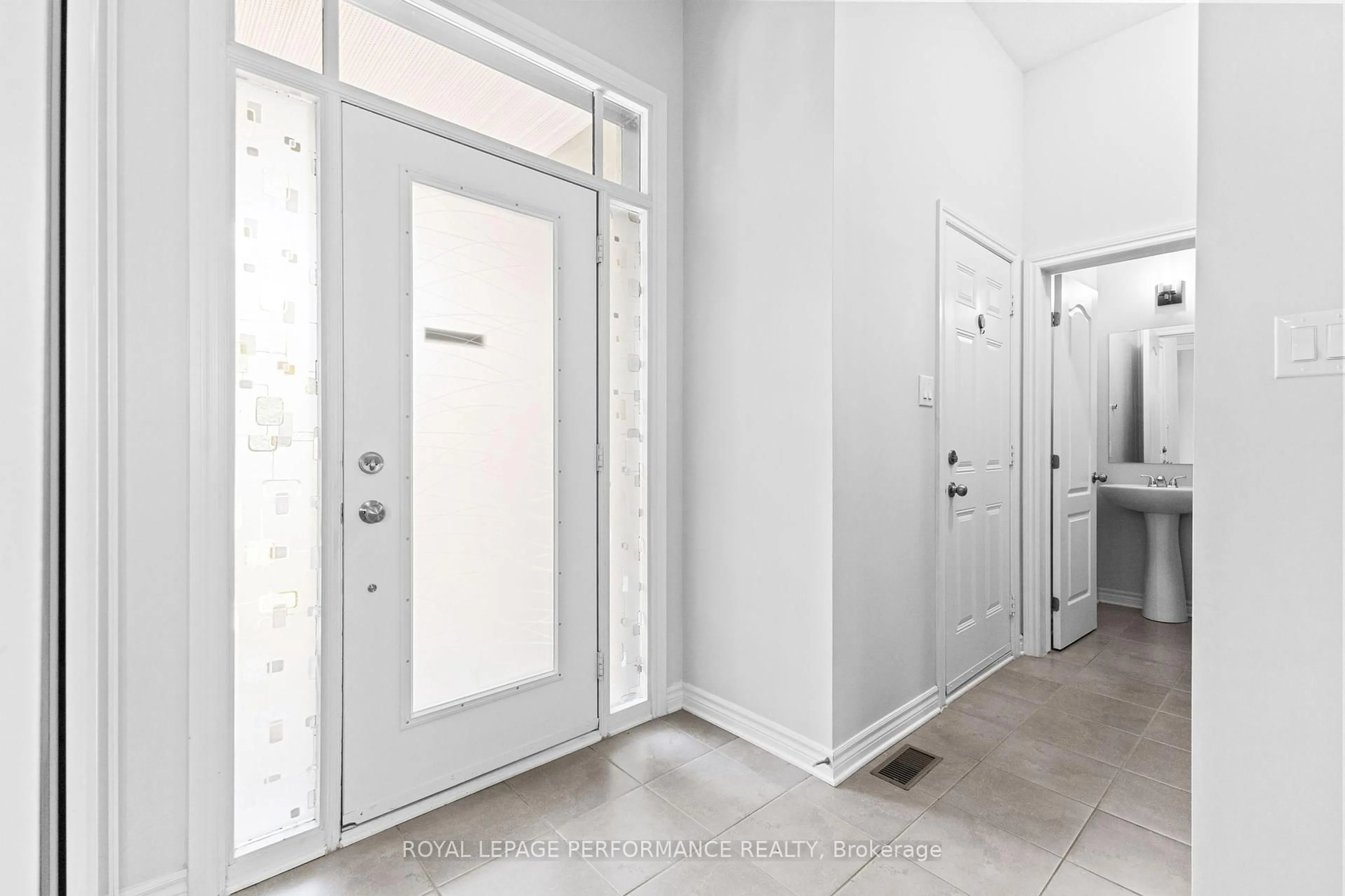 Indoor entryway for 160 Mattingly Way, Ottawa Ontario K4M 0C5