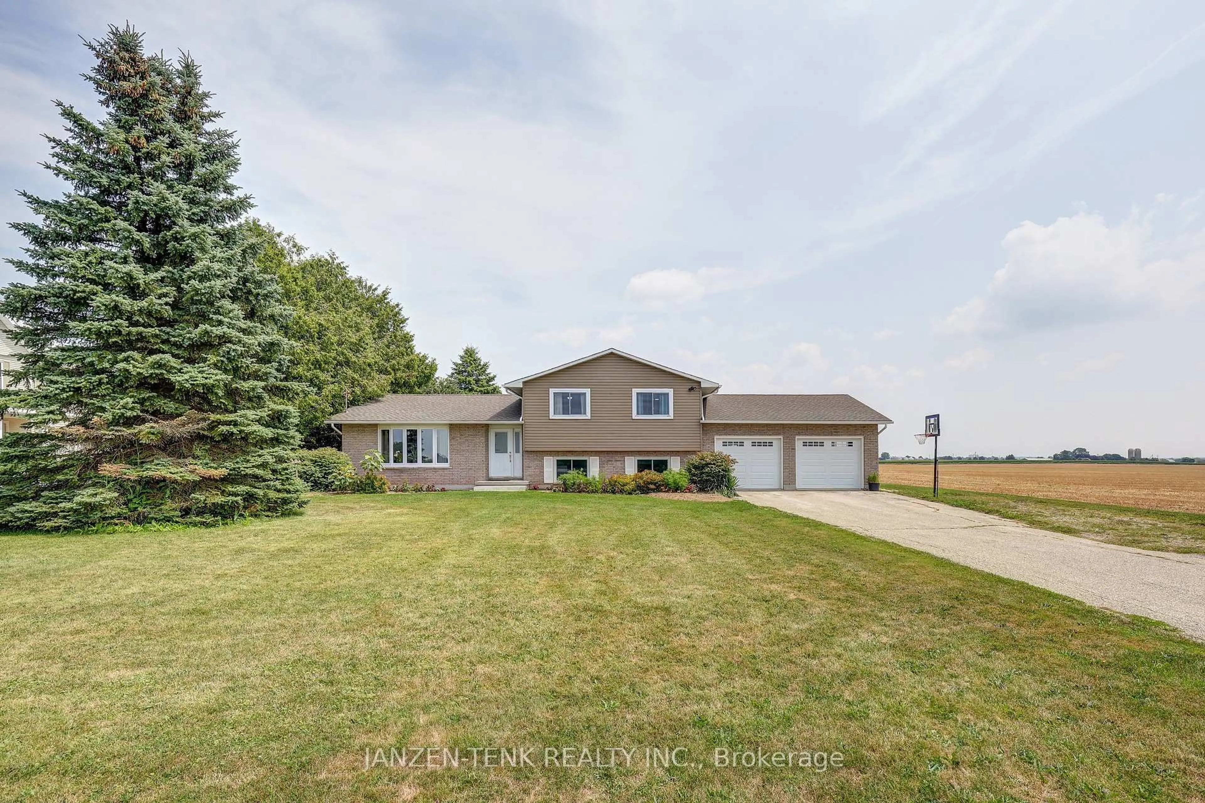 A pic from outside/outdoor area/front of a property/back of a property/a pic from drone, unknown for 10408 Rogers Rd, Malahide Ontario N5H 2R6