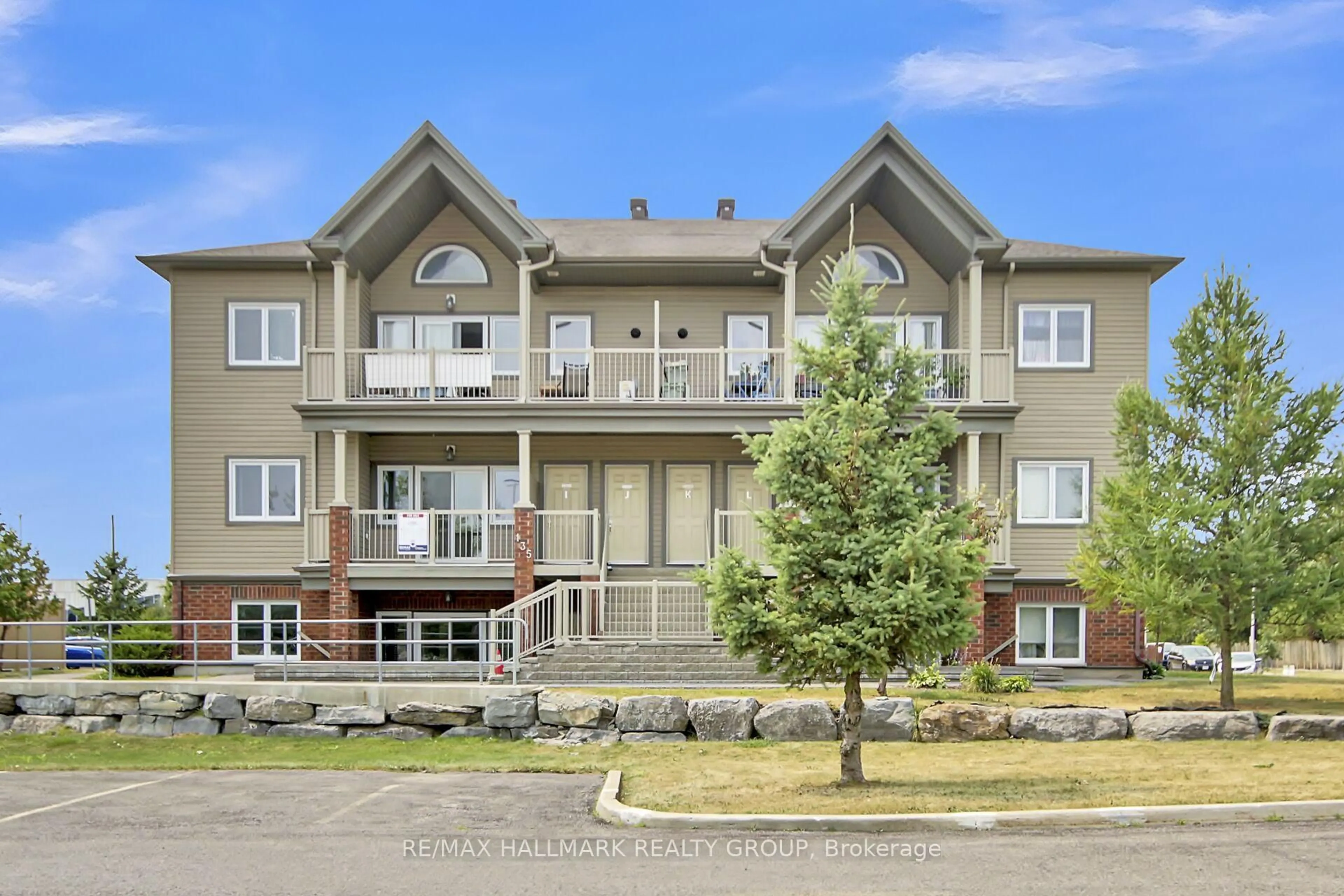 A pic from outside/outdoor area/front of a property/back of a property/a pic from drone, mountain view for 135 Harthill Way #I, Ottawa Ontario K2J 5V1