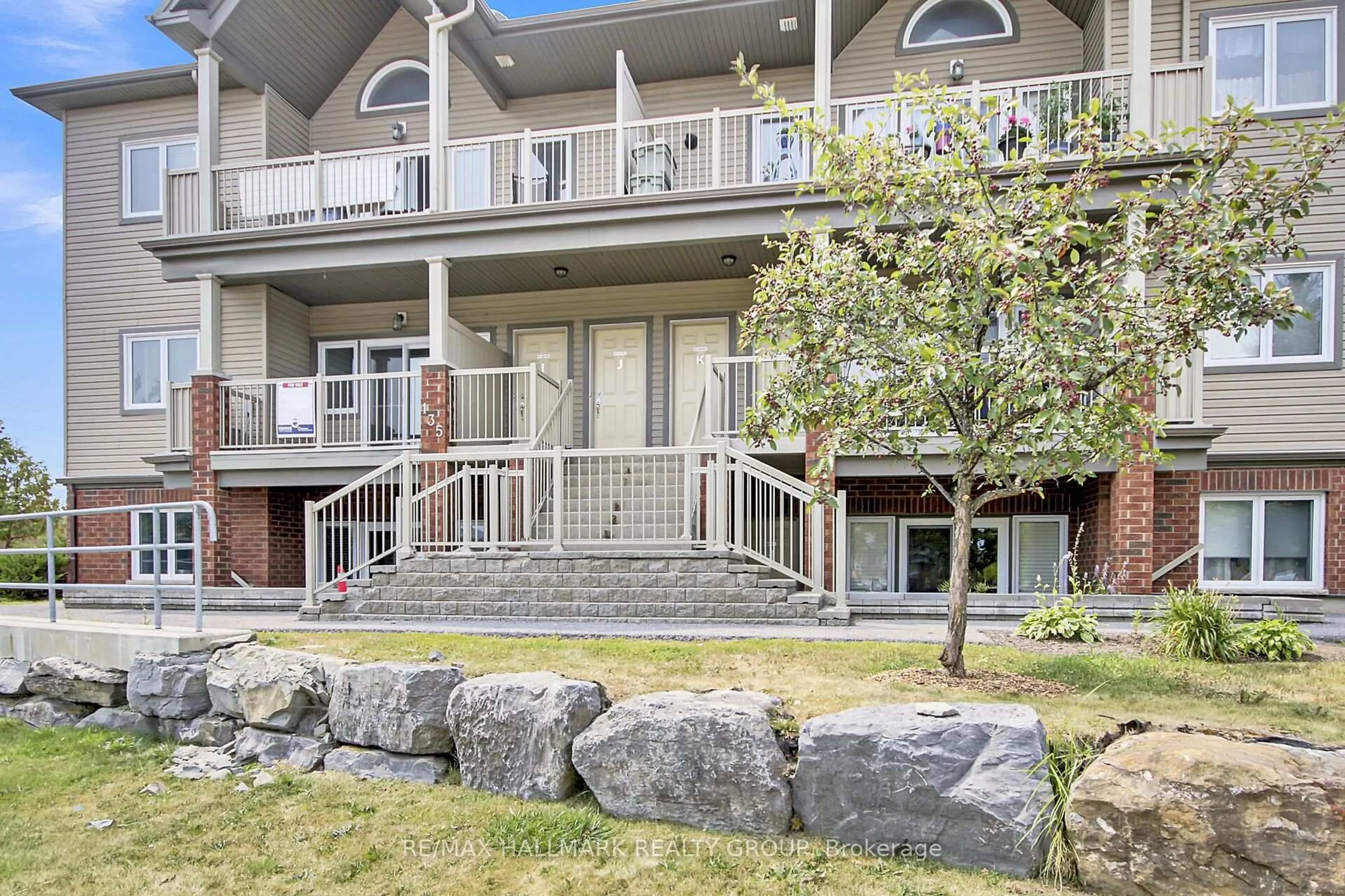 Patio, unknown for 135 Harthill Way #I, Ottawa Ontario K2J 5V1