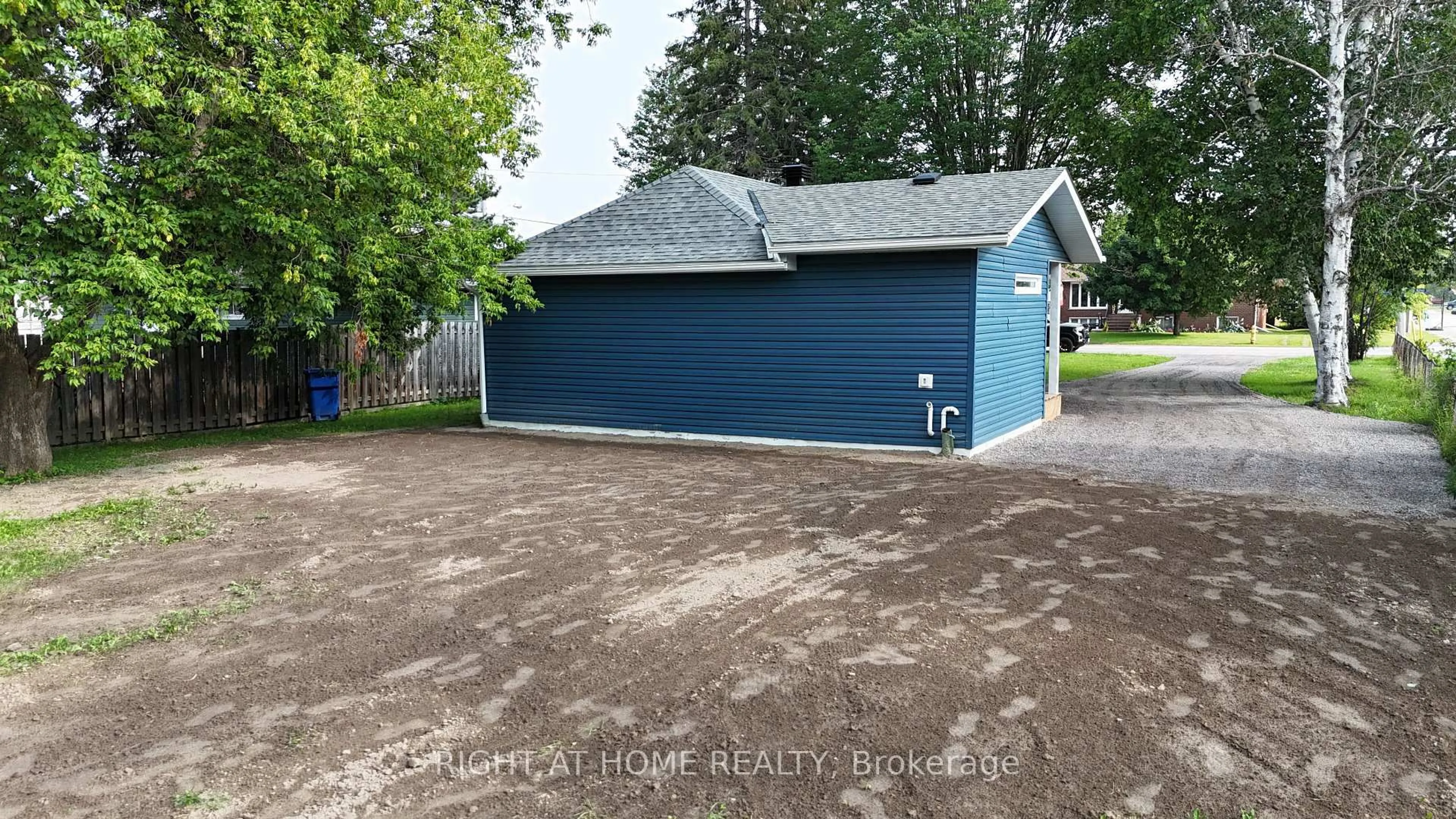 Shed for 187 Russell St, West Nipissing Ontario P2B 1X7