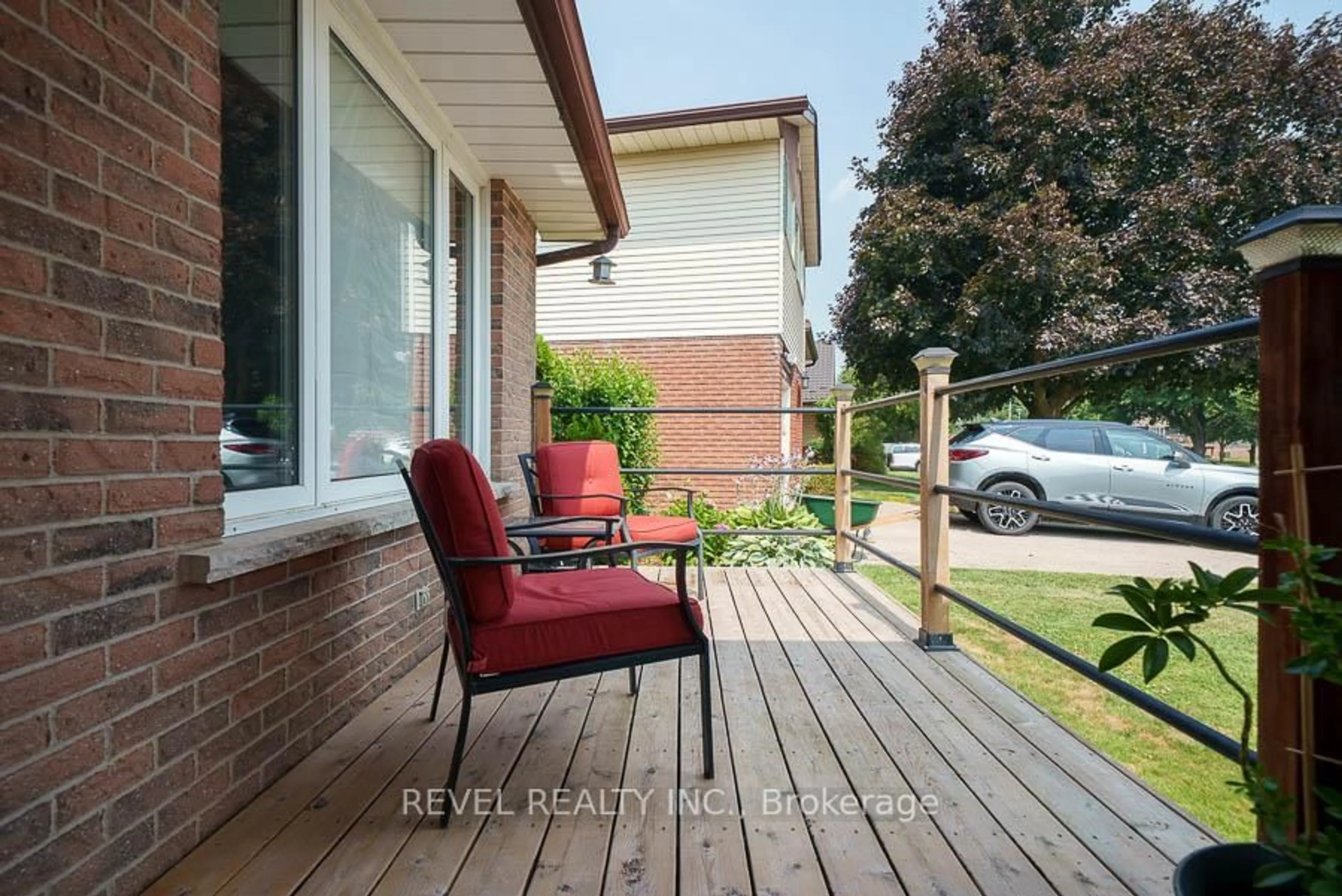 Patio, street for 432 Manitoba Rd, Woodstock Ontario N4S 8N8