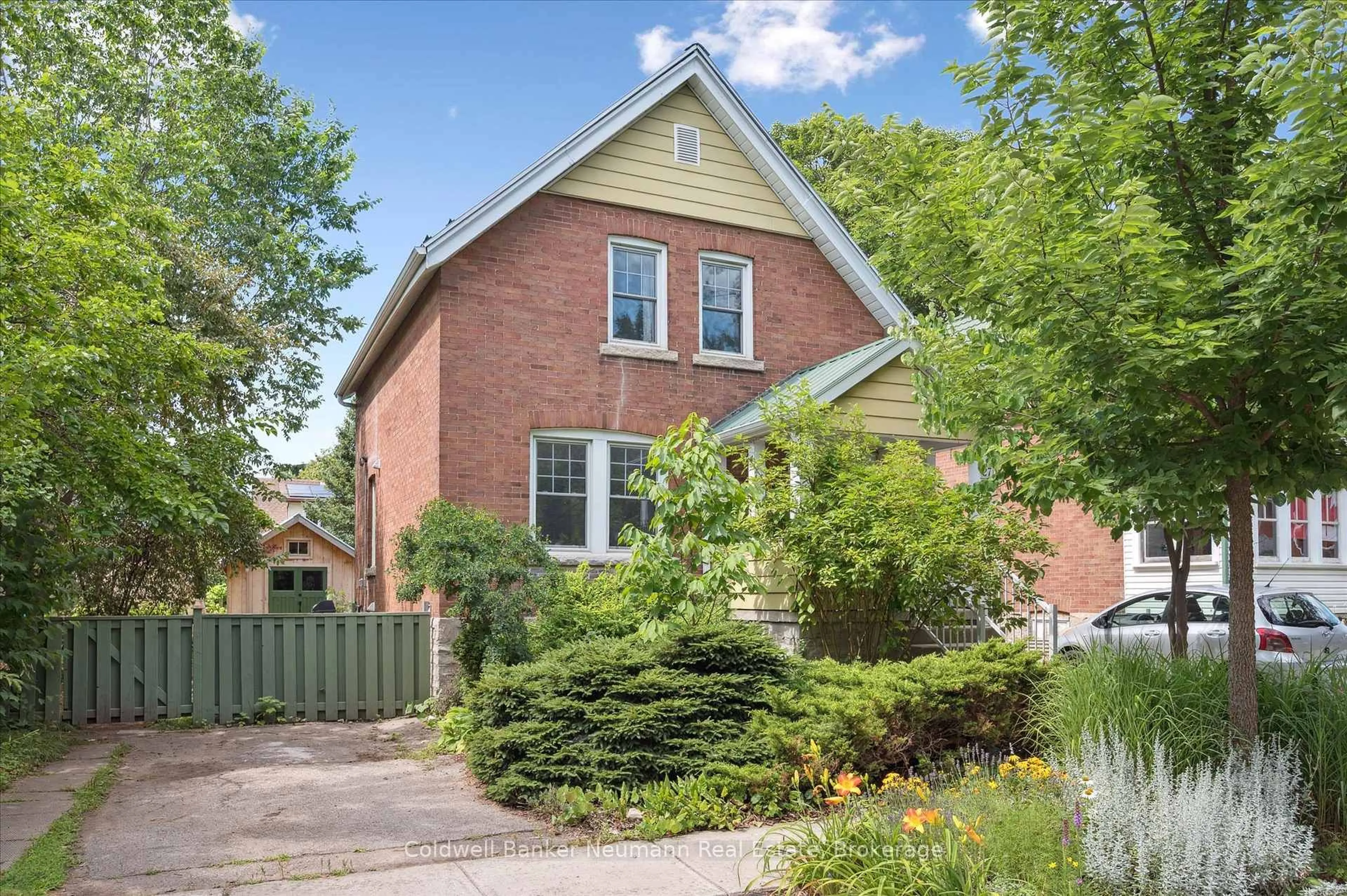 Home with brick exterior material, street for 27 Lawrence Ave, Guelph Ontario N1E 5Y4