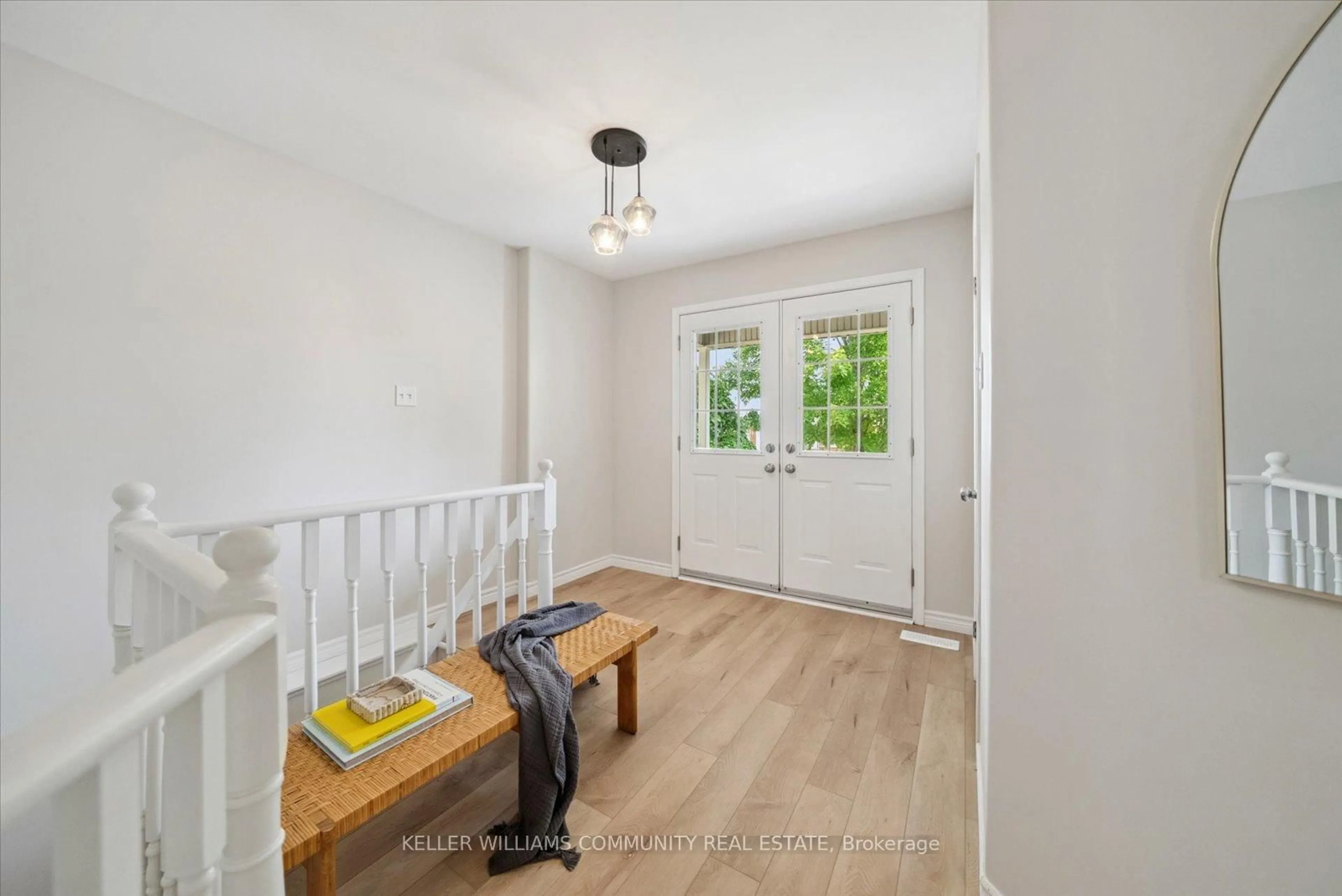 Indoor entryway for 151 Parcells Cres, Peterborough West Ontario K9K 2R2