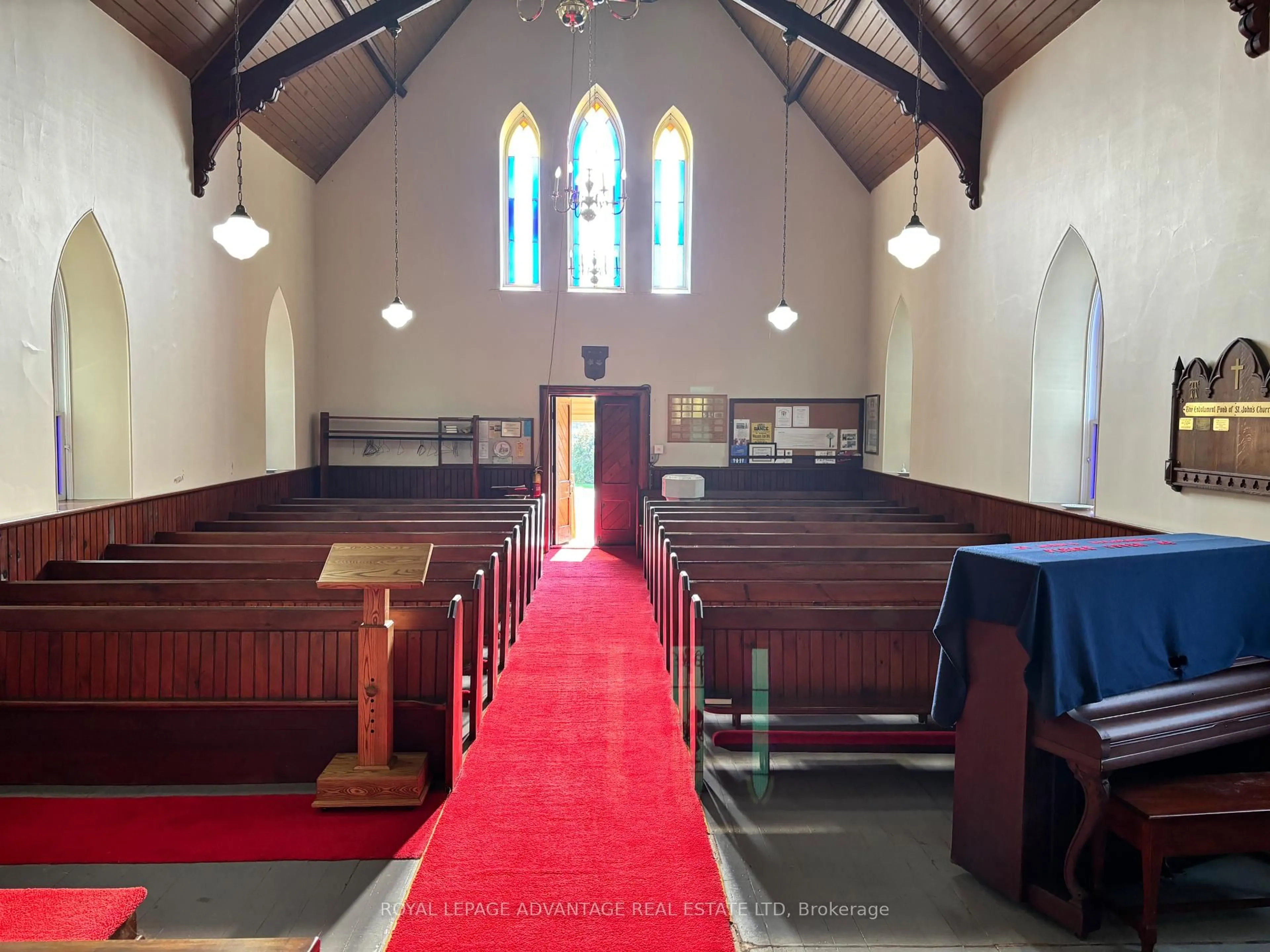 Indoor foyer for 1370 Hwy 511 Rd, Perth Ontario K7H 3C8