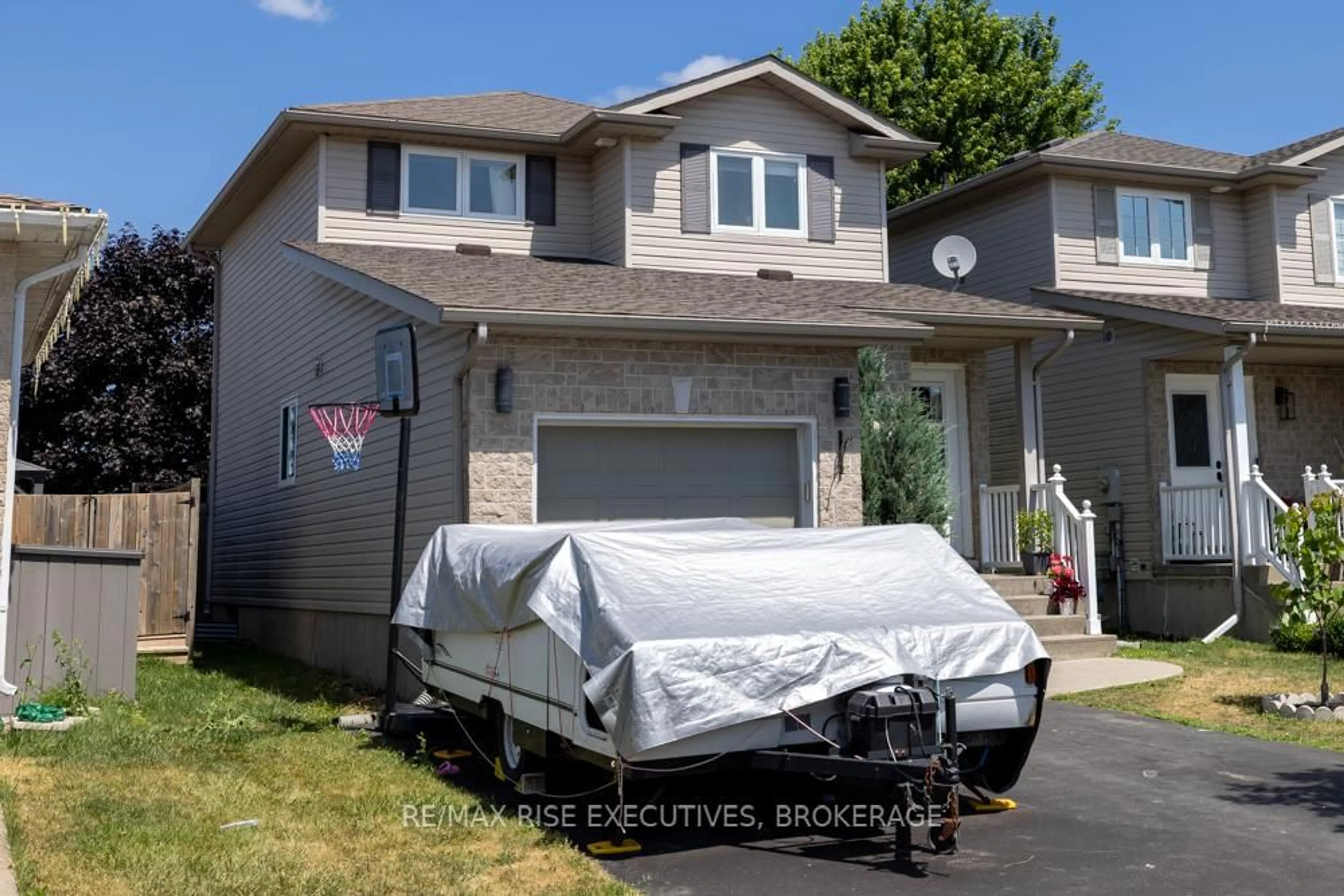 Home with vinyl exterior material, street for 105 McKeown Cres, Loyalist Ontario K7N 1Y5