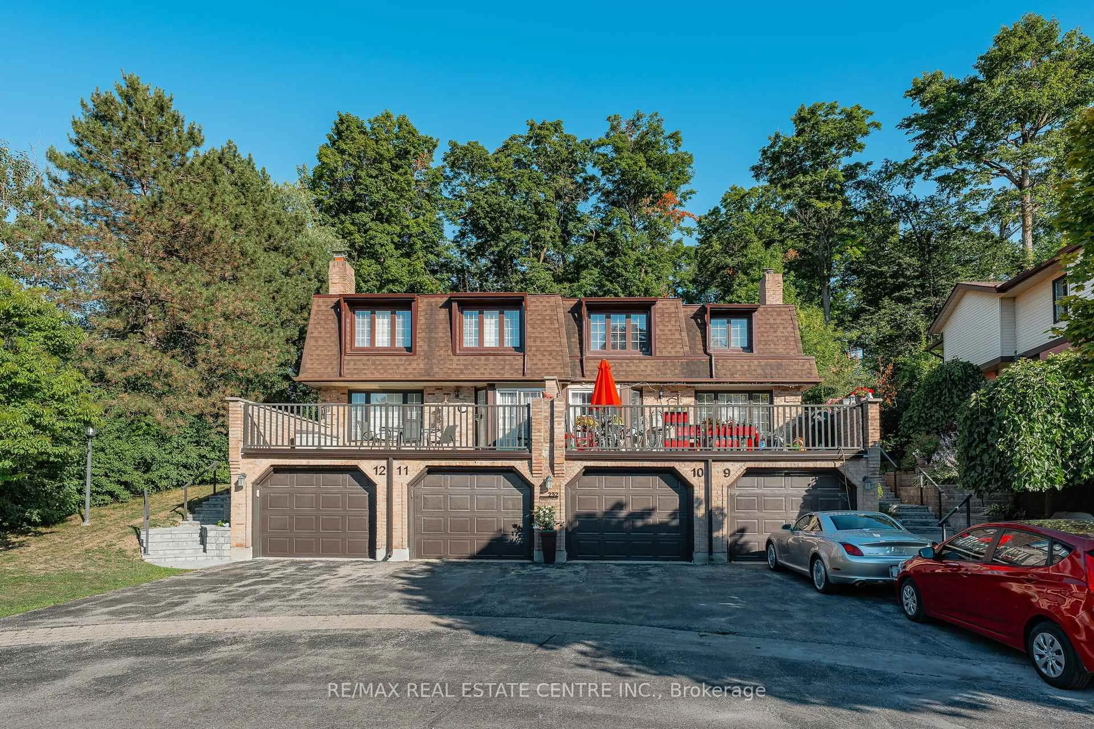 A pic from outside/outdoor area/front of a property/back of a property/a pic from drone, unknown for 232 Kingswood Dr #11, Kitchener Ontario N2E 2K2