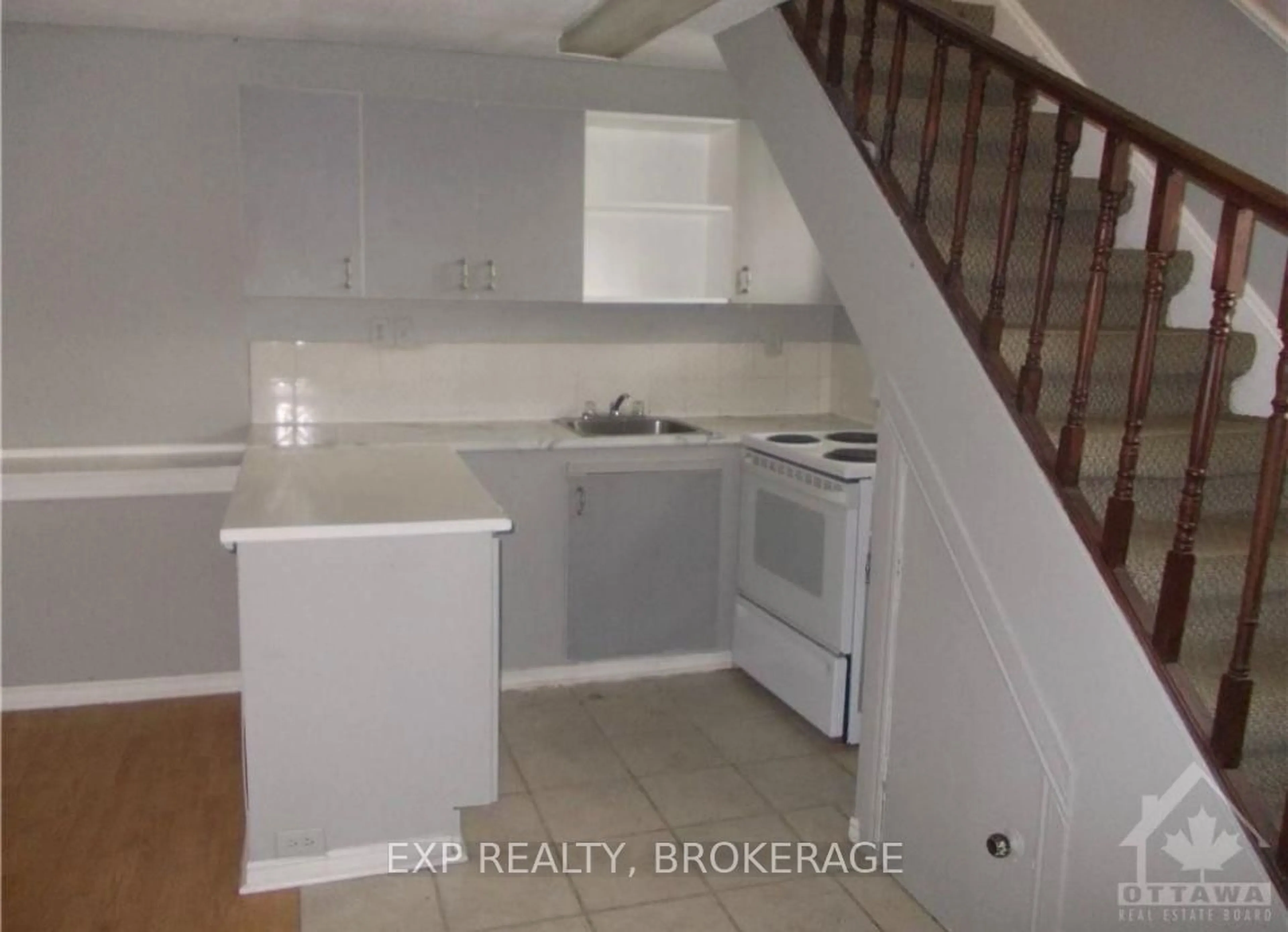 Standard kitchen, unknown for 23 Lowrey St, Ottawa Ontario K1Y 2S5