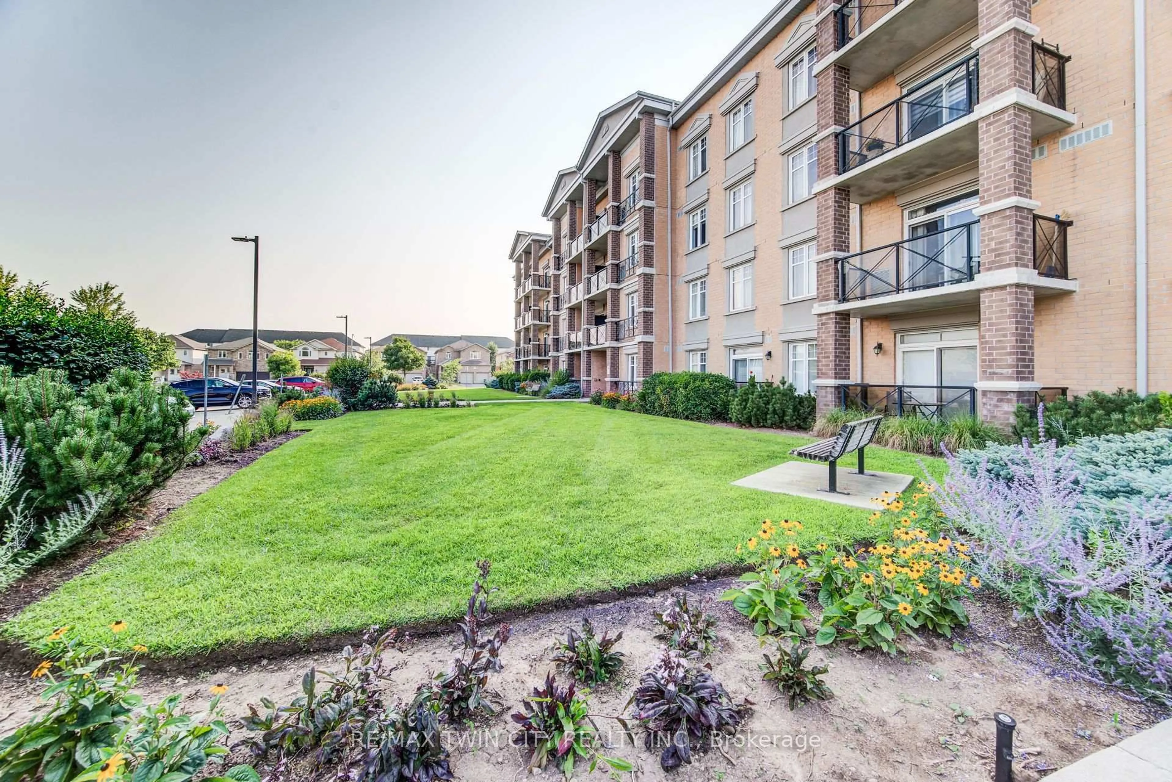 Patio, unknown for 2 Colonial Dr #401, Guelph Ontario N1L 0K8
