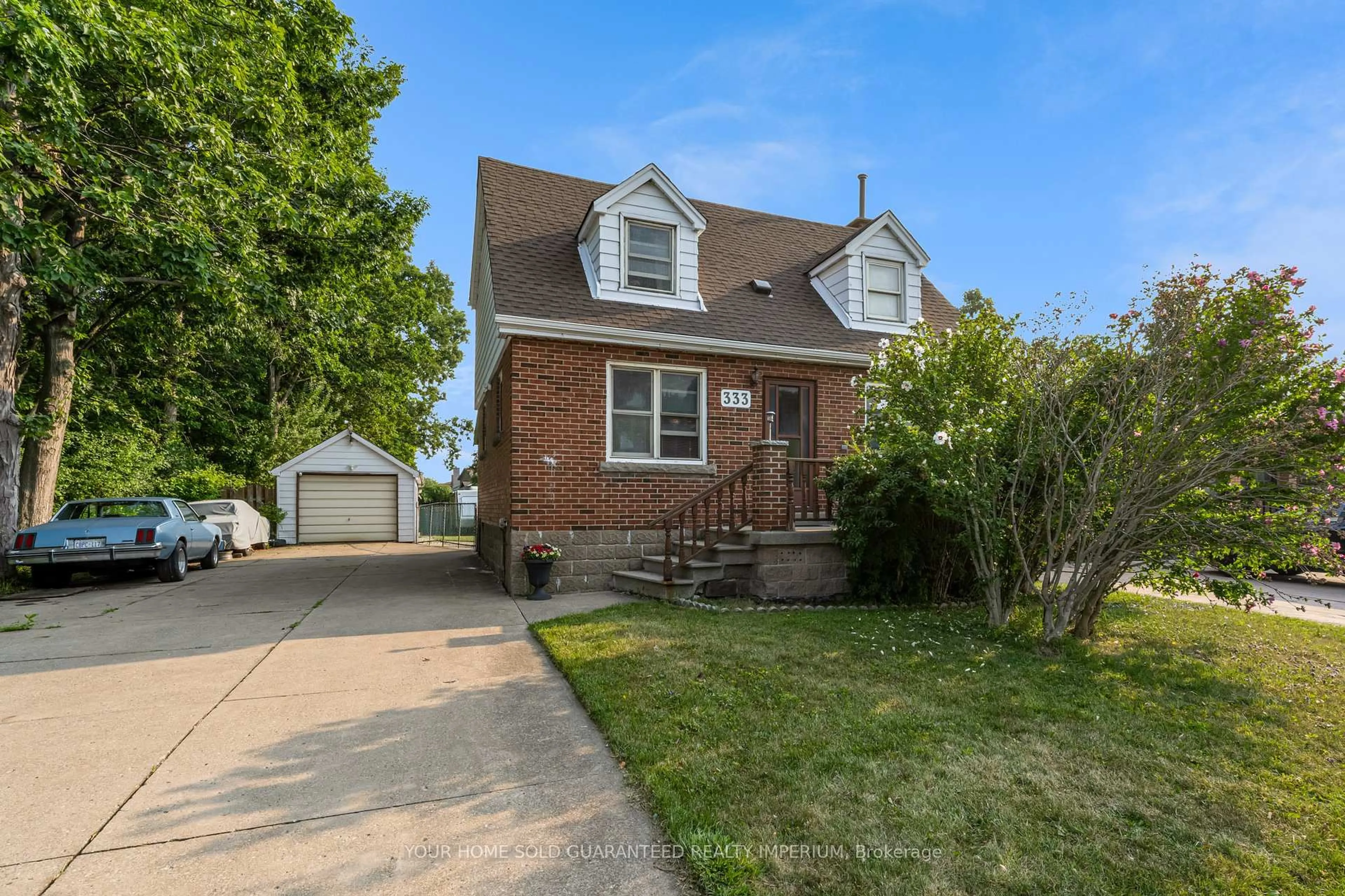 Home with brick exterior material, street for 333 LIMERIDGE Rd, Hamilton Ontario L9A 2S8