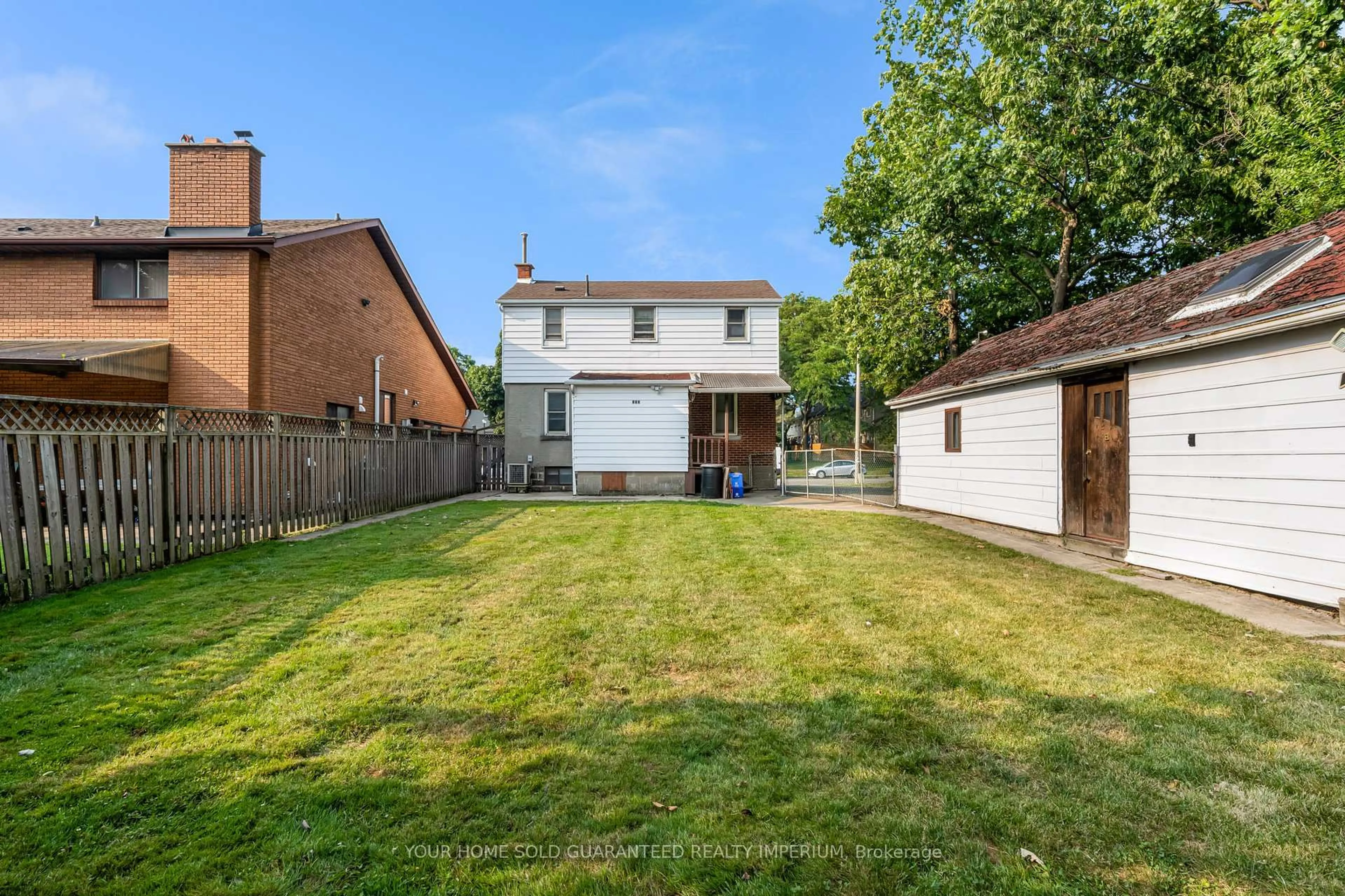 A pic from outside/outdoor area/front of a property/back of a property/a pic from drone, street for 333 LIMERIDGE Rd, Hamilton Ontario L9A 2S8
