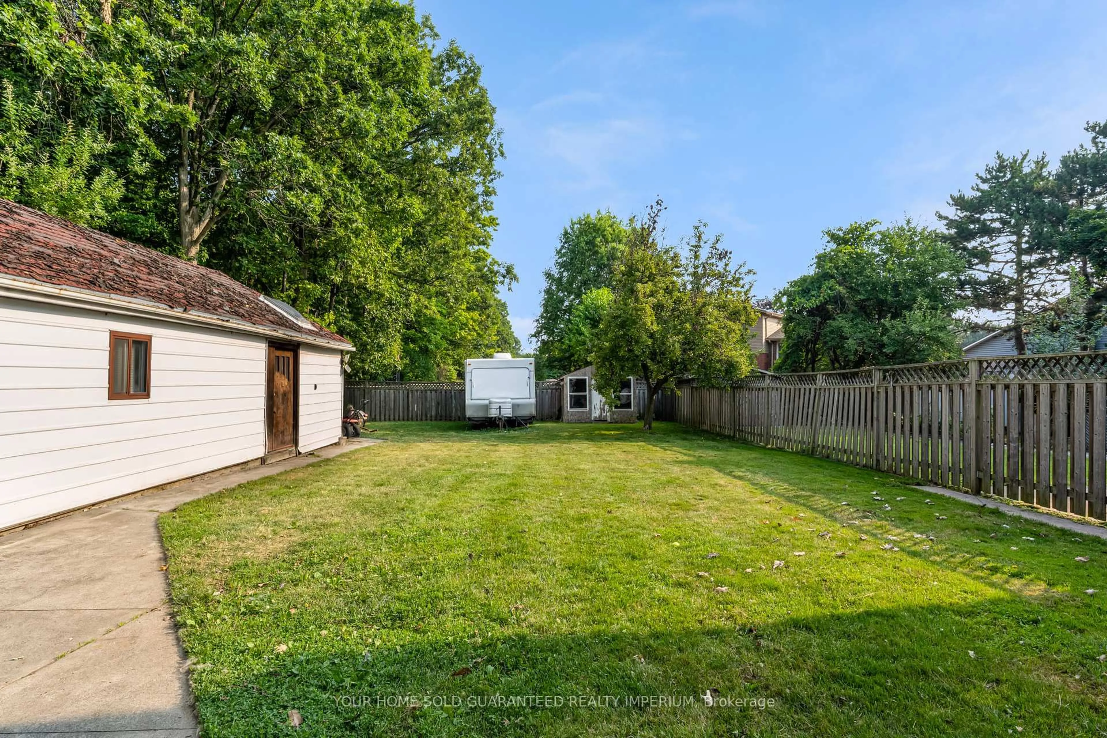 A pic from outside/outdoor area/front of a property/back of a property/a pic from drone, street for 333 LIMERIDGE Rd, Hamilton Ontario L9A 2S8