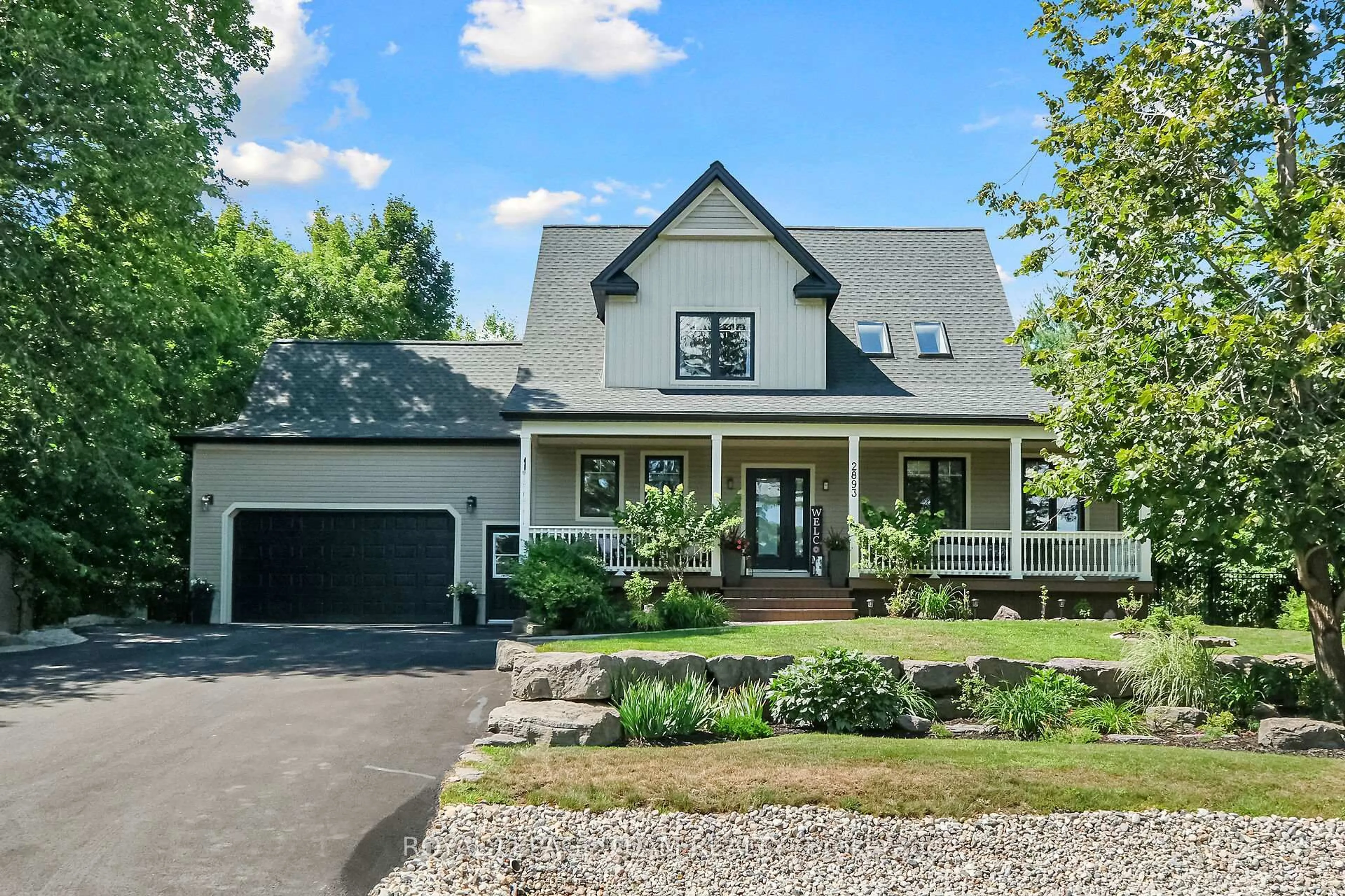 Home with vinyl exterior material, street for 2893 Barlow Cres, Ottawa Ontario K0A 1T0