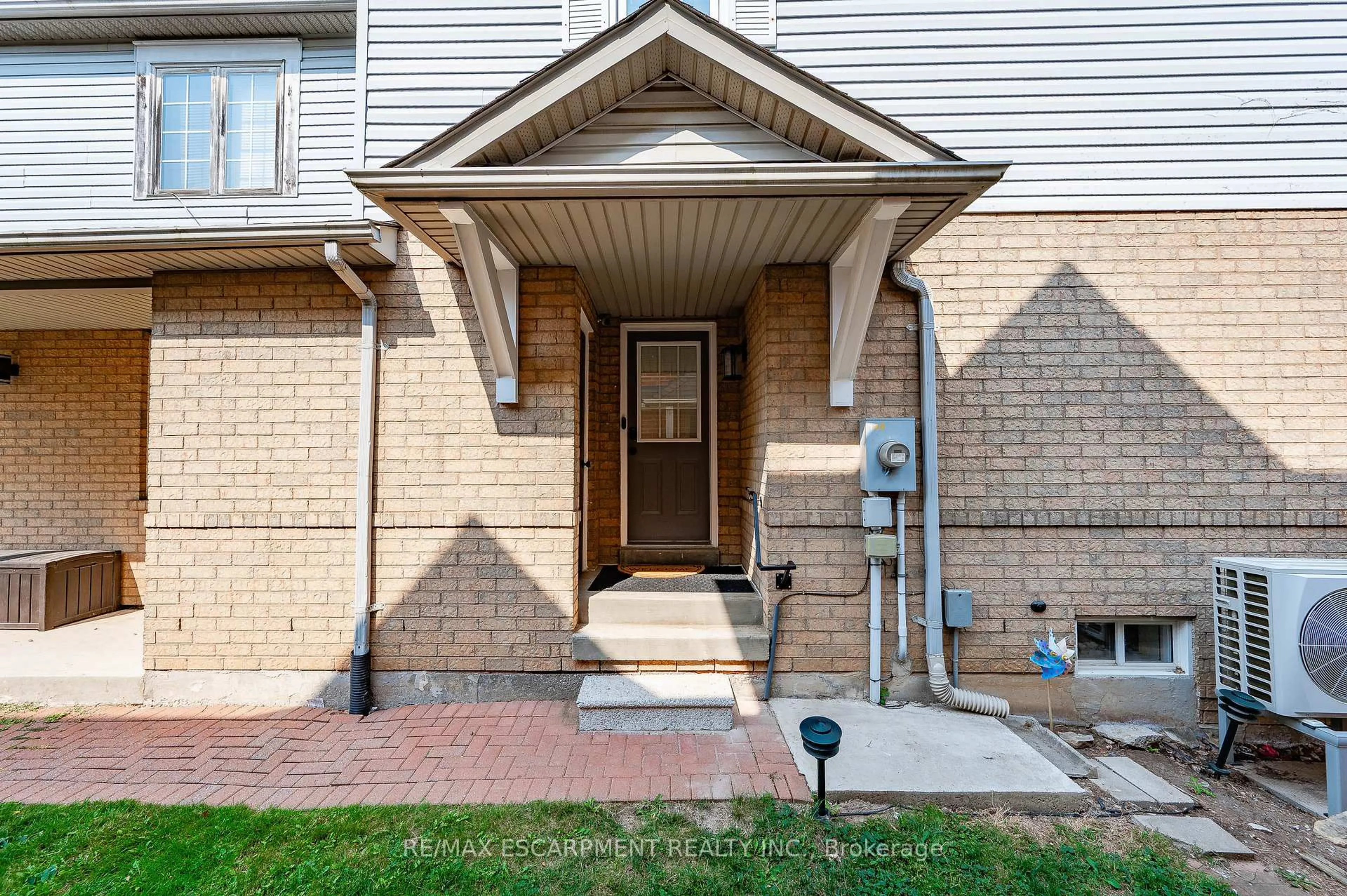 Home with brick exterior material, street for 146 Rockhaven Lane, Hamilton Ontario L0R 2H6