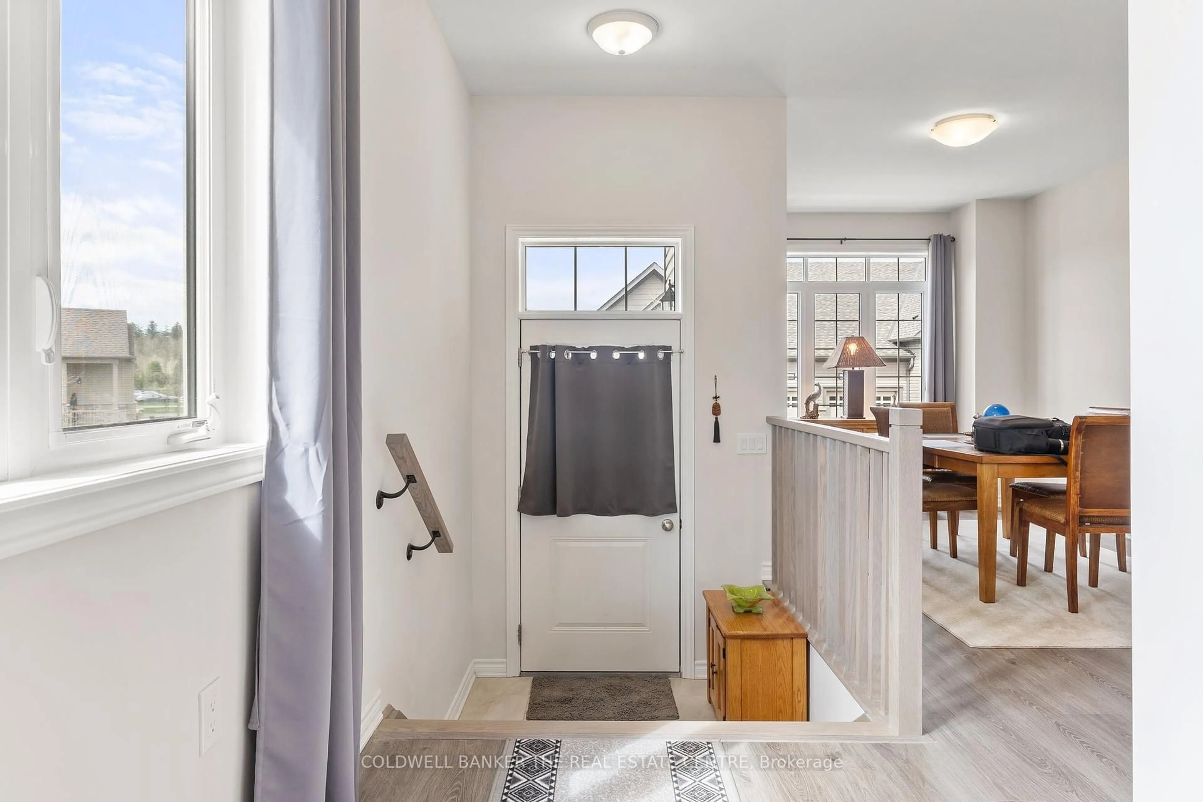 Indoor entryway for 17 Lakewood Cres #38, Kawartha Lakes Ontario K0M 1A0