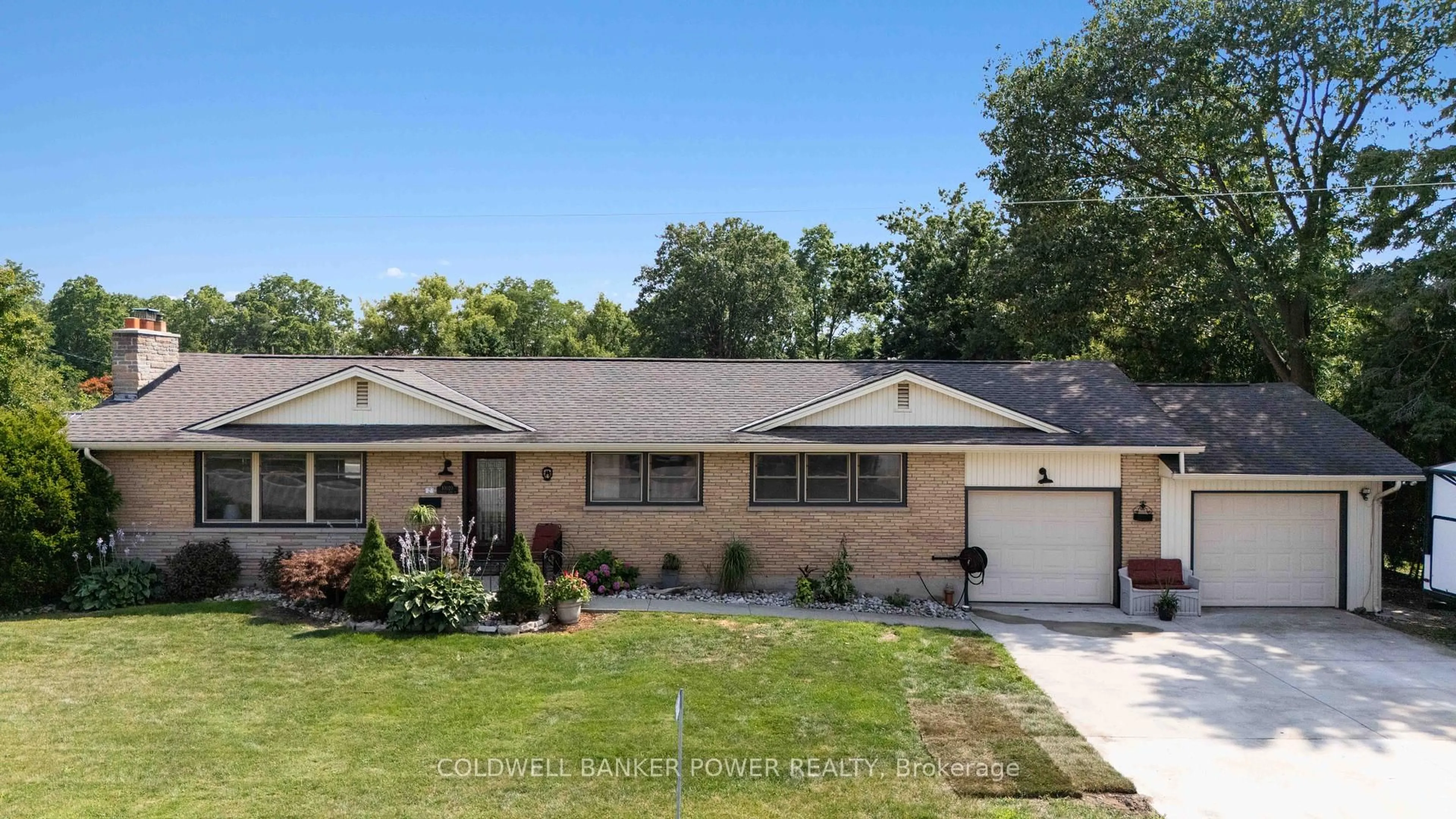 Home with vinyl exterior material, street for 10020 Lynhurst Park Dr, Central Elgin Ontario N5P 2E4