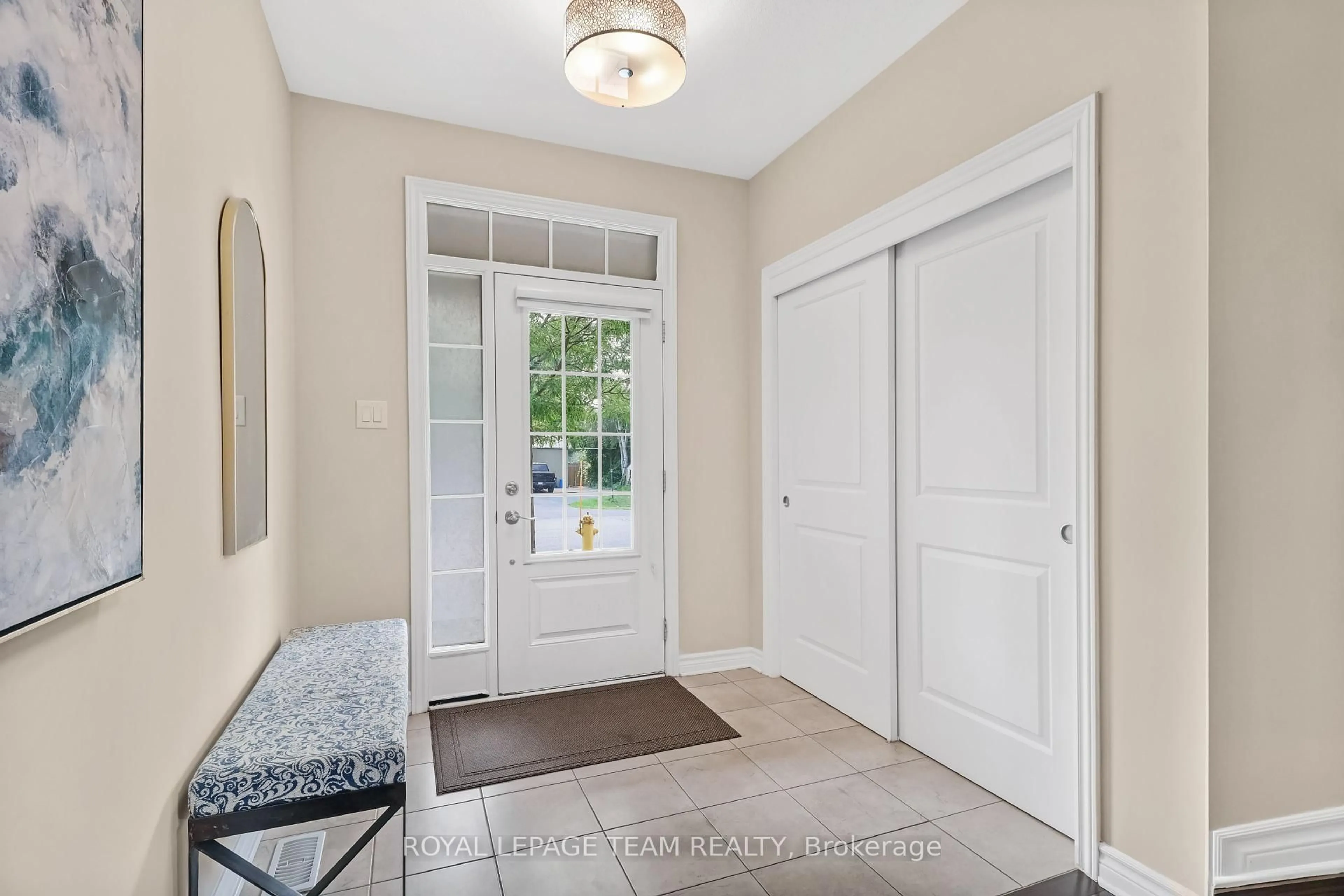 Indoor entryway for 3519 Woodroffe Ave, Ottawa Ontario K2G 7A7