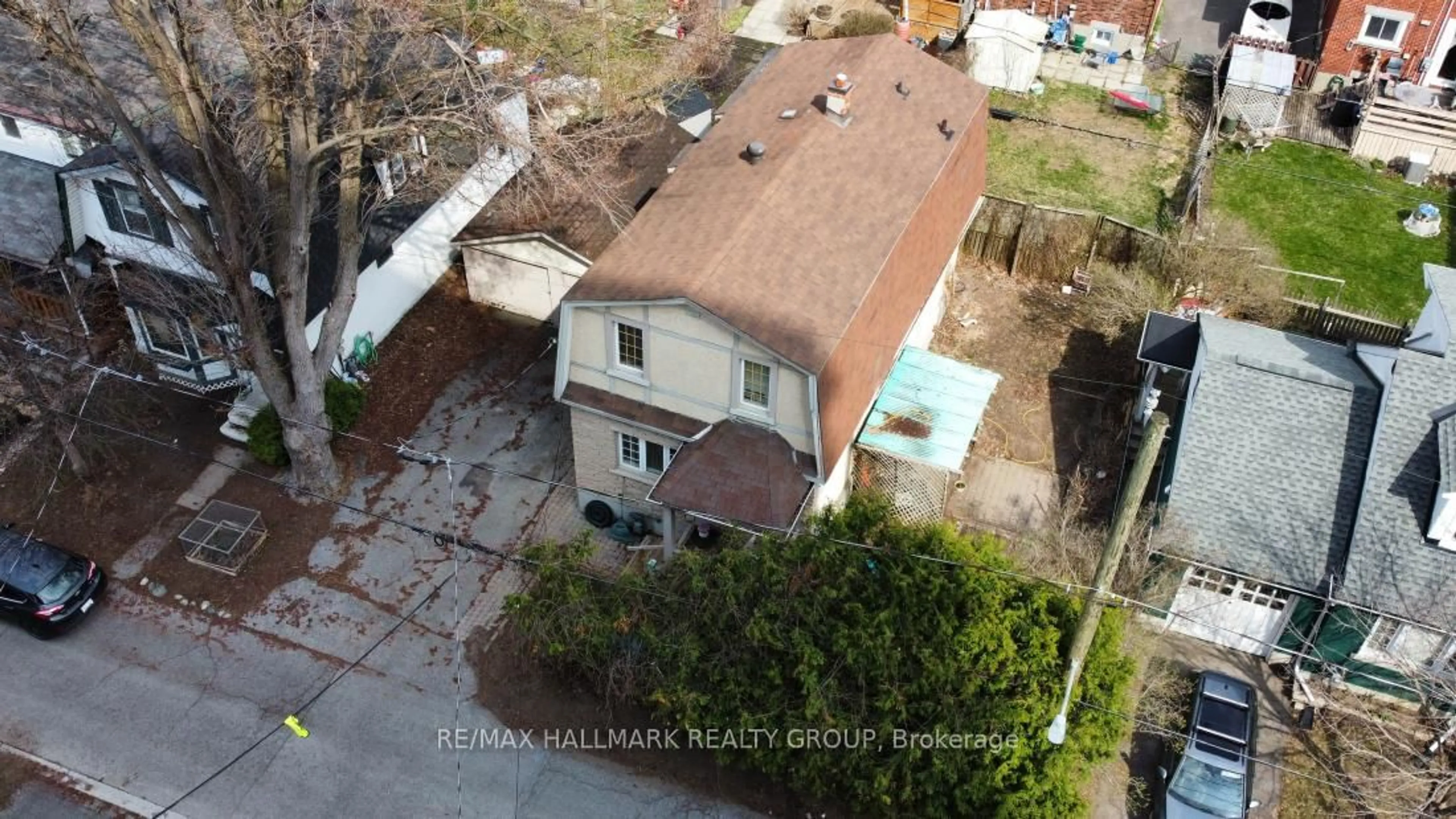 A pic from outside/outdoor area/front of a property/back of a property/a pic from drone, unknown for 189 Devonshire Lane, Ottawa Ontario K1Z 7G6