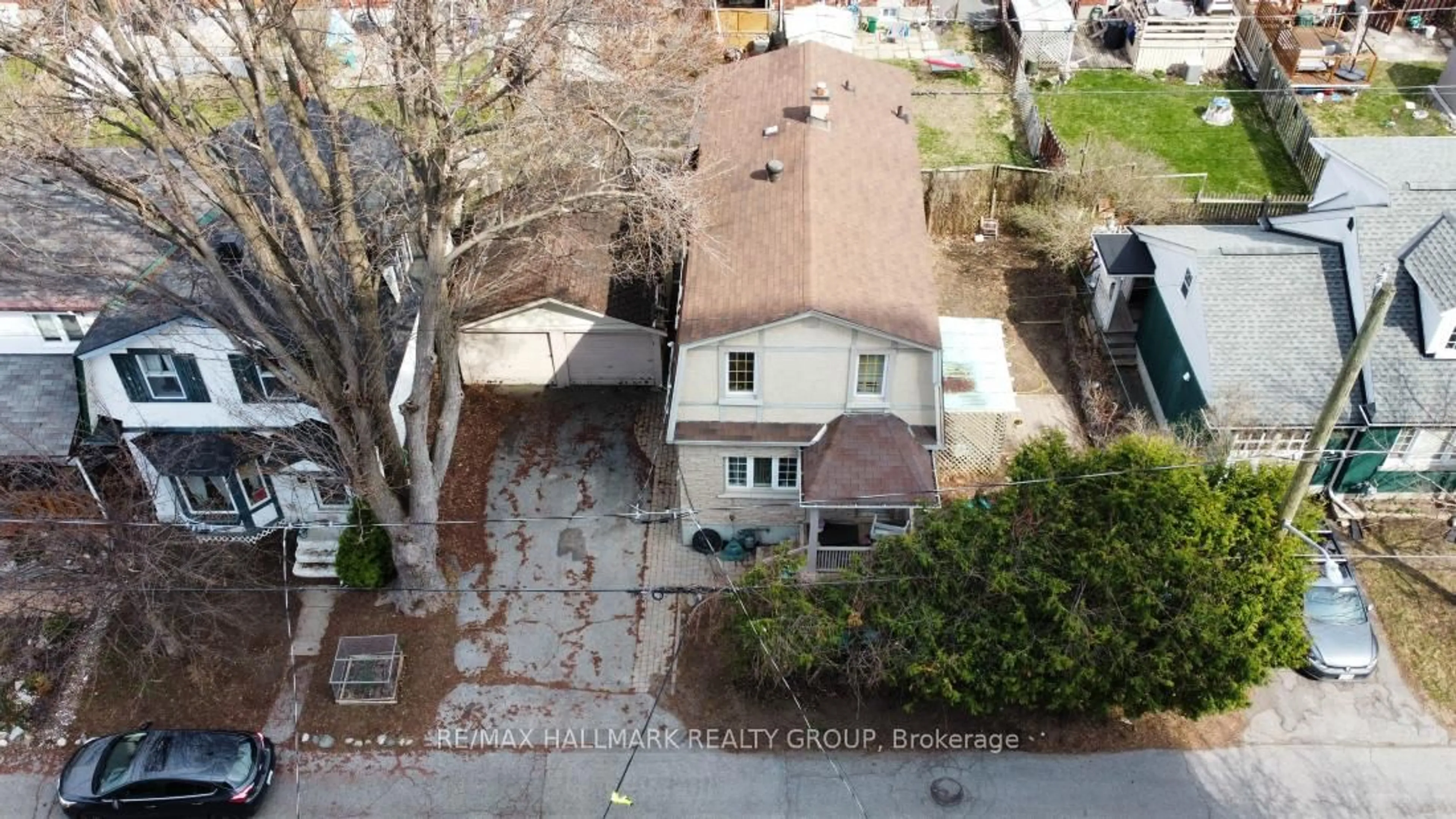 A pic from outside/outdoor area/front of a property/back of a property/a pic from drone, street for 189 Devonshire Lane, Ottawa Ontario K1Z 7G6